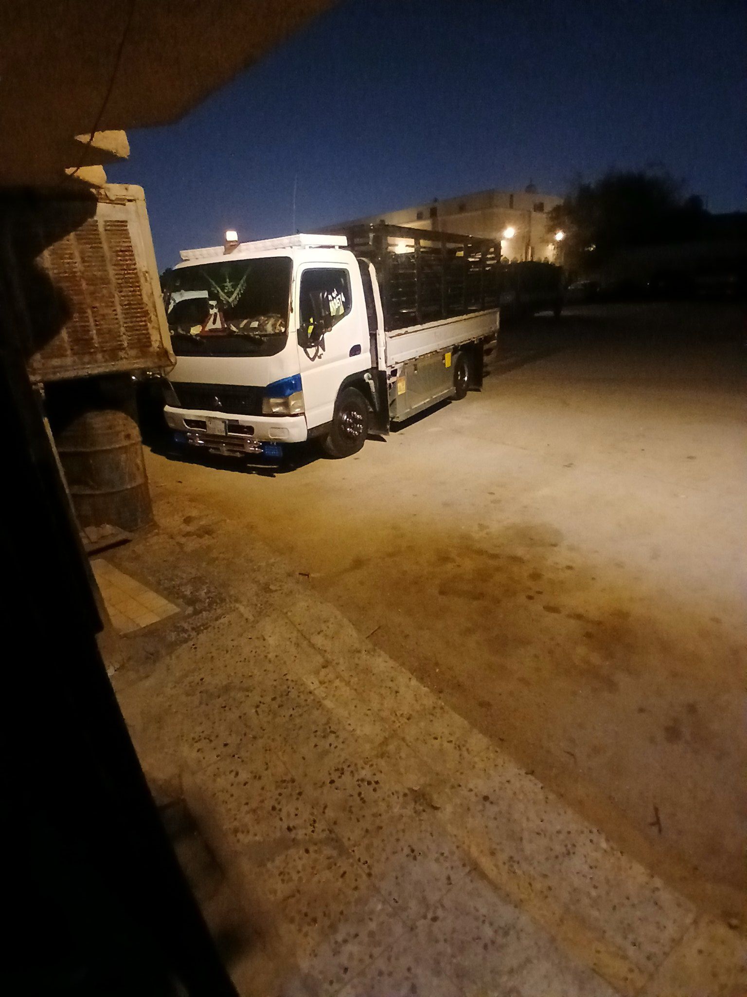 ونيت طش الأثاث القديم بالرياض 0507019022 ونيت نقل