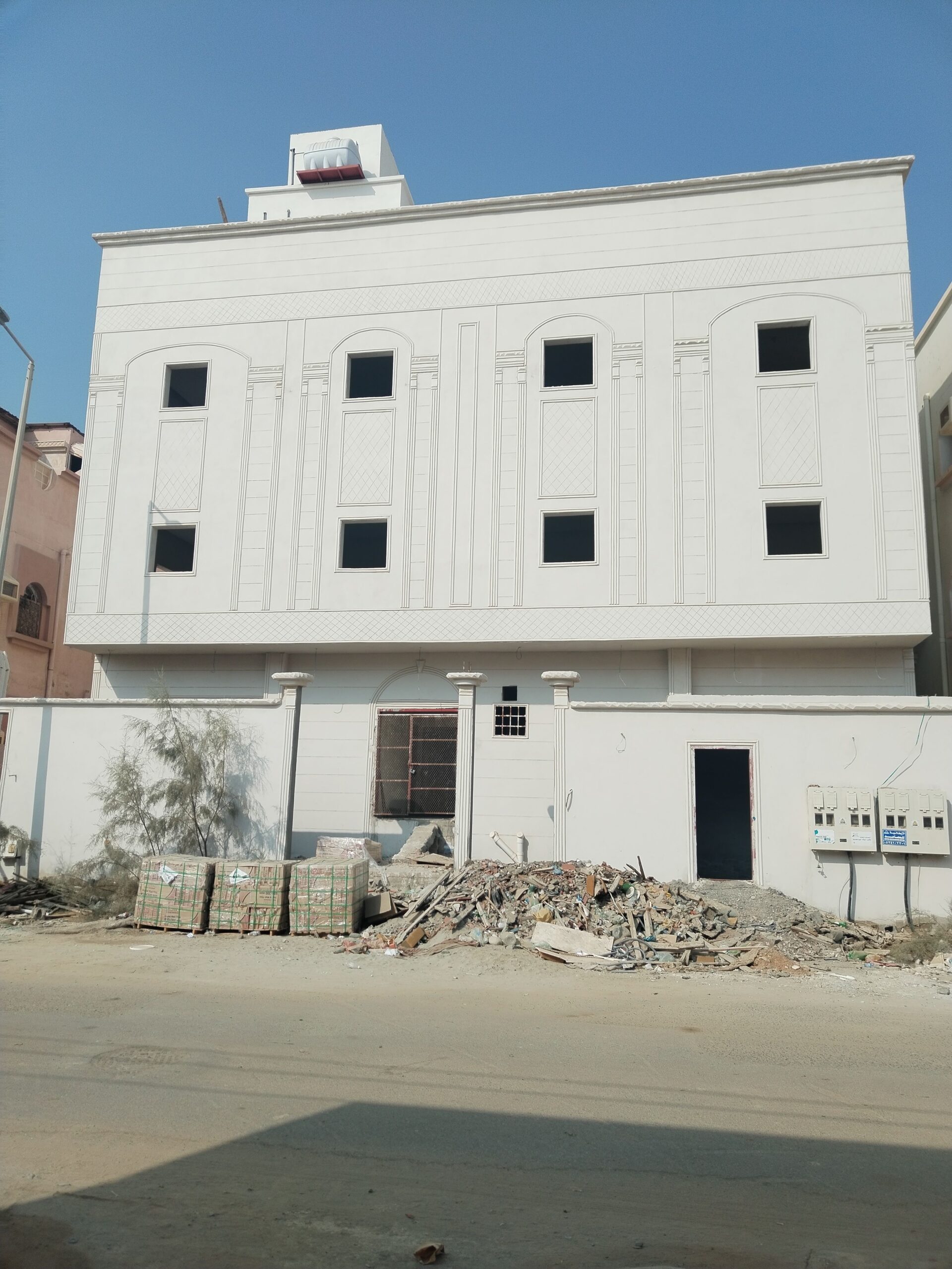 لياسه ملونه وديكورات خارجيه