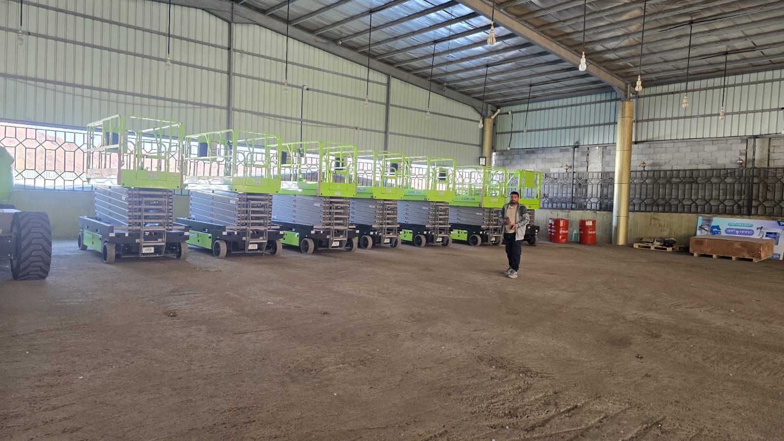 سيزر لفت مانلفت للايجار روافع شوكيه ومقصيه للايجار