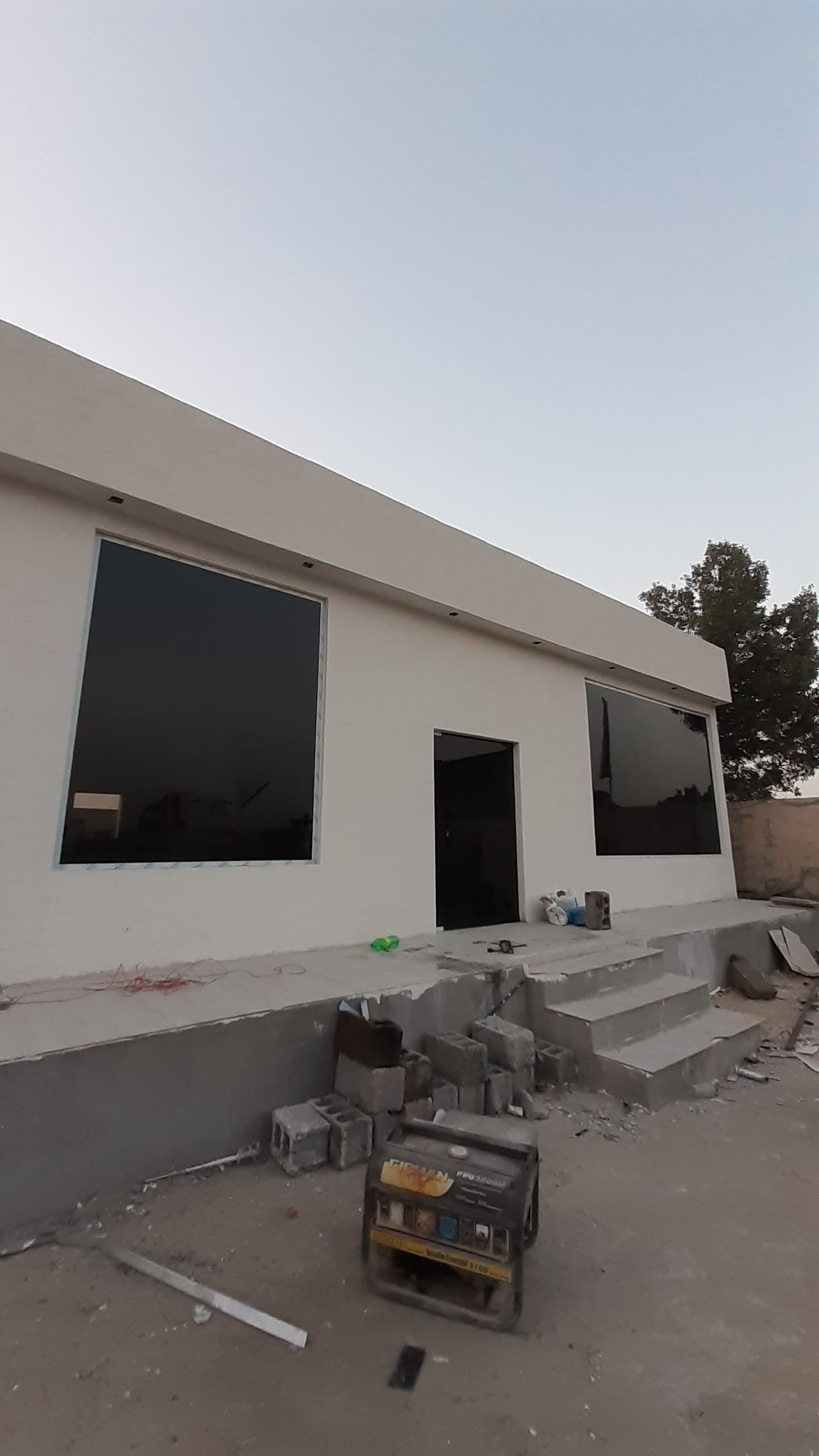 زجاج سكريت اسود وشفاف في الهفوف 0574342032