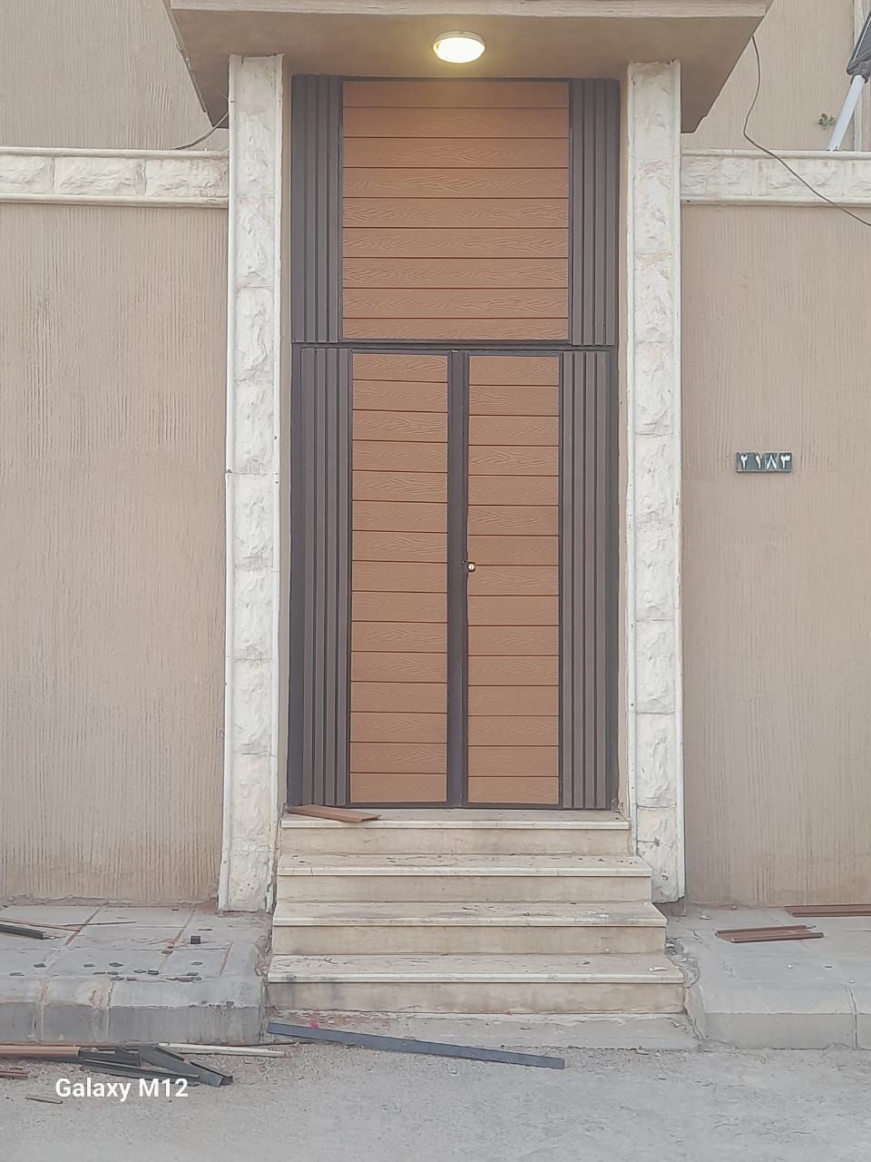 تكسيات بديل الخشب للابواب القديمه