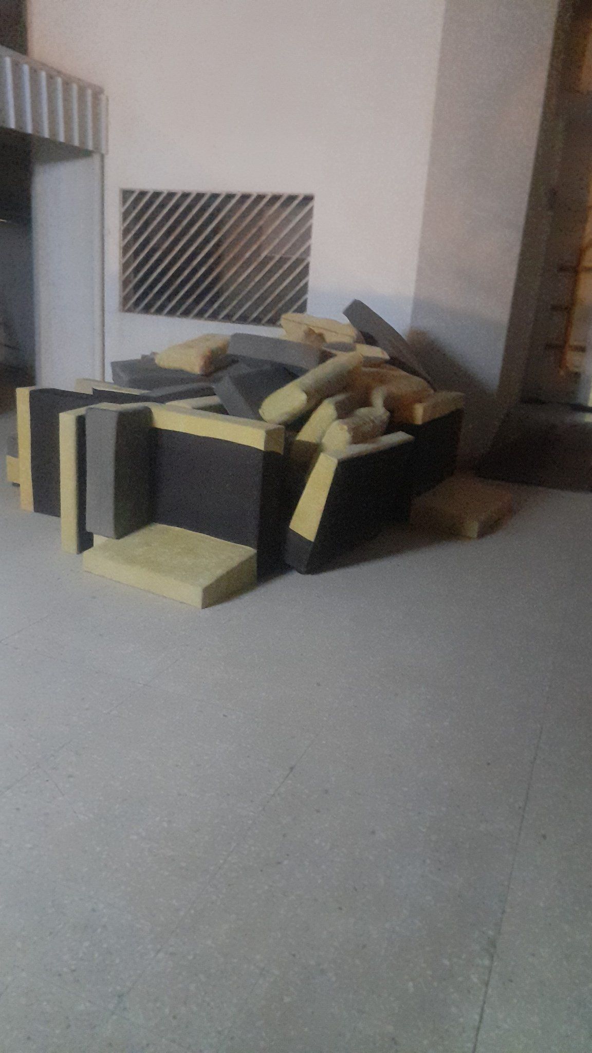 التخلص من الأثاث المستعمل والقديم بالرياض 05458629