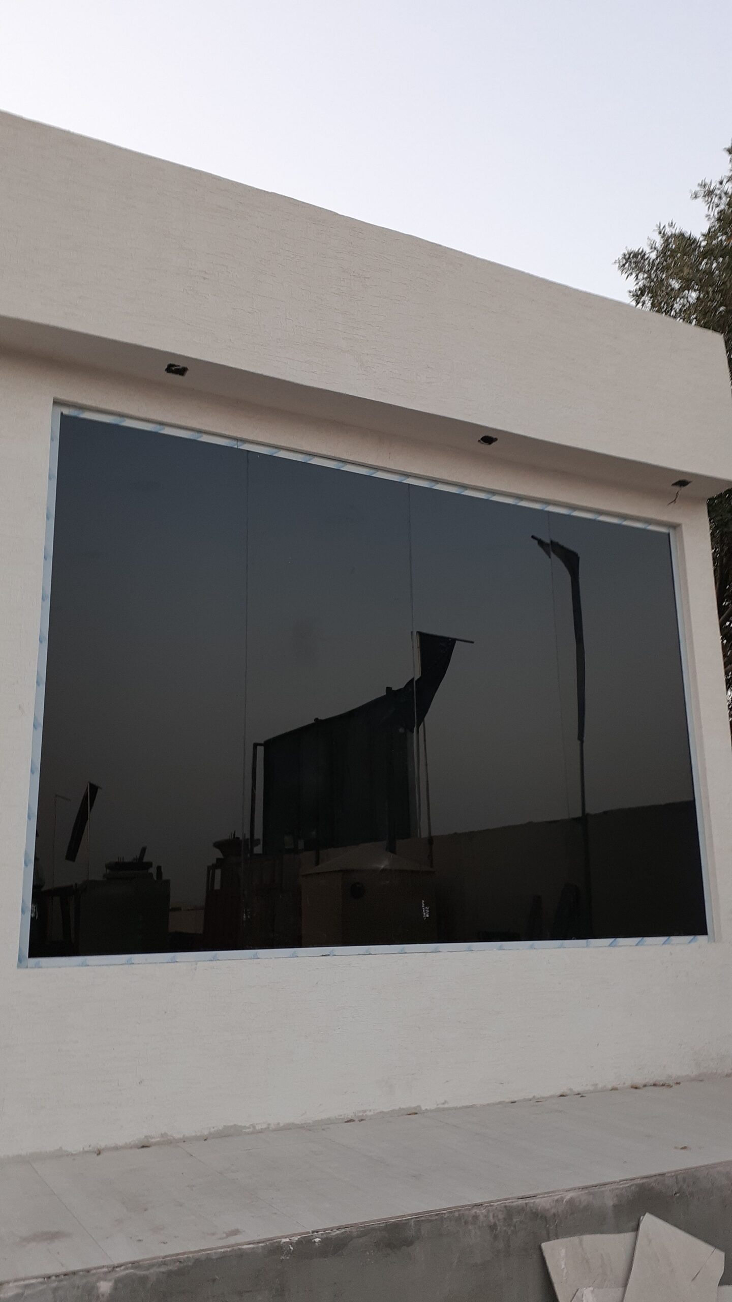 زجاج سكريت اسود وشفاف في الهفوف 0574342032