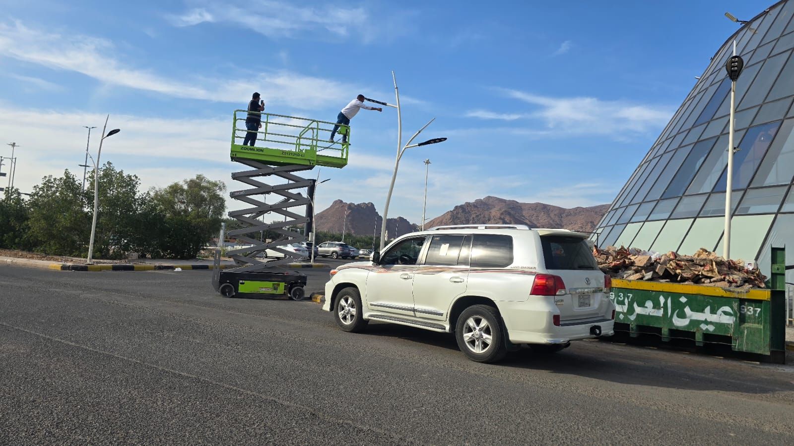 سيزر لفت مانلفت للايجار روافع شوكيه ومقصيه للايجار