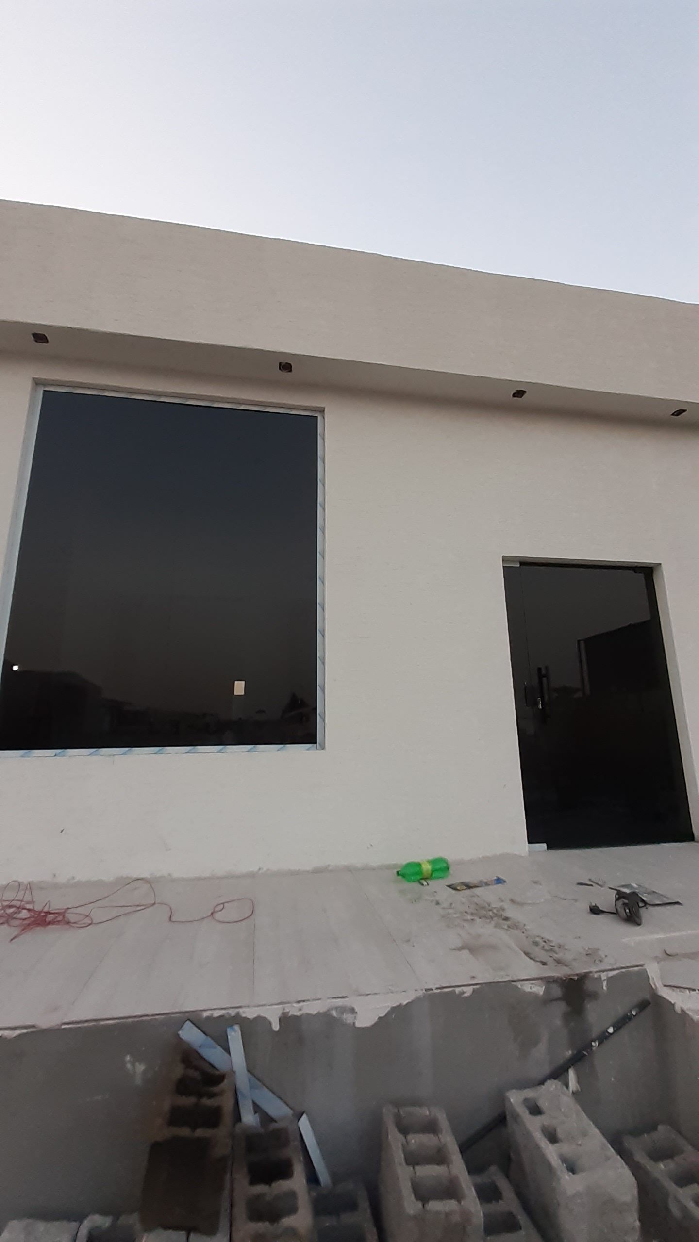 زجاج سكريت اسود وشفاف في الهفوف 0574342032