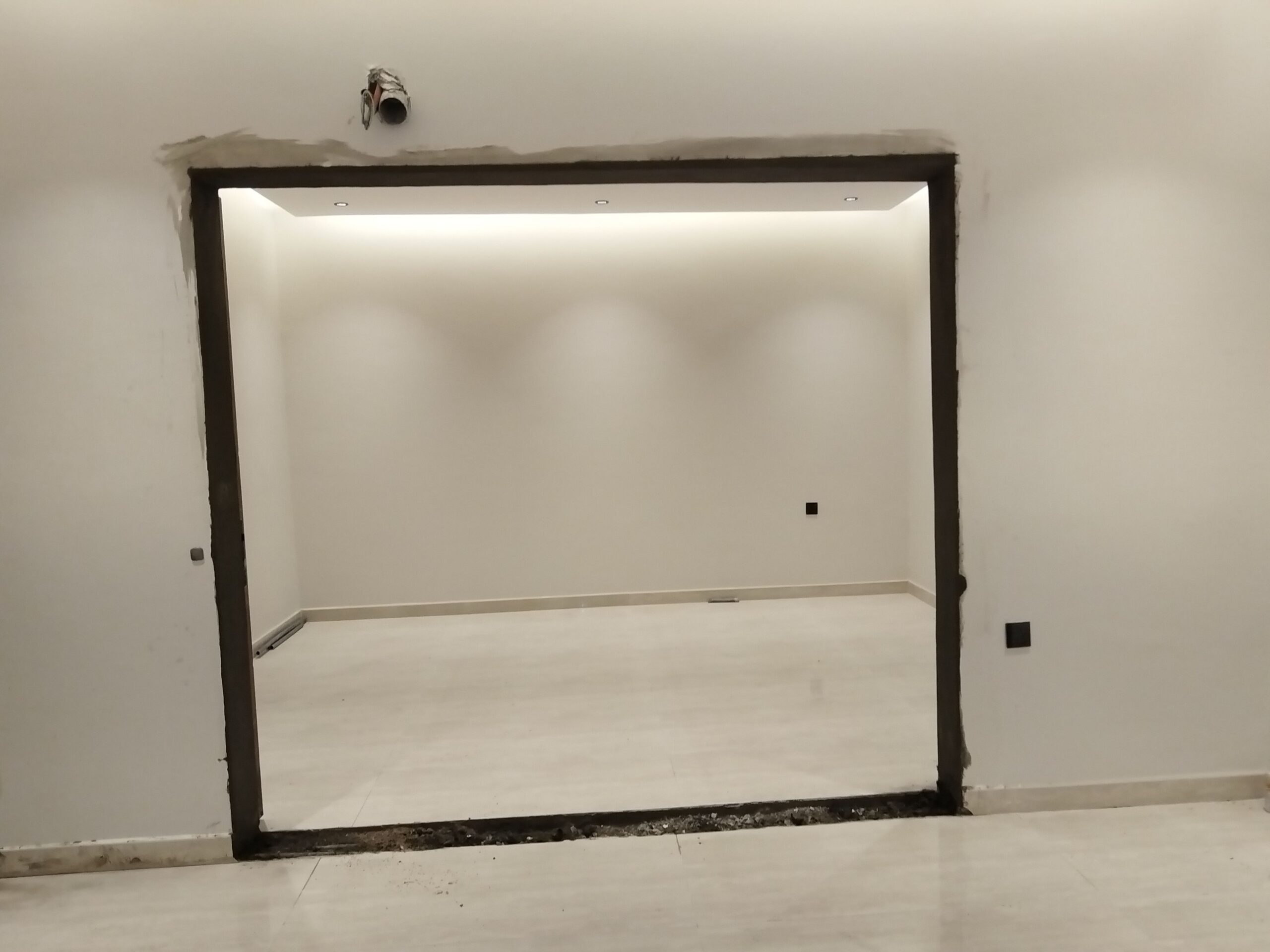 للقص وتكسير جدران وابواب وانوفز