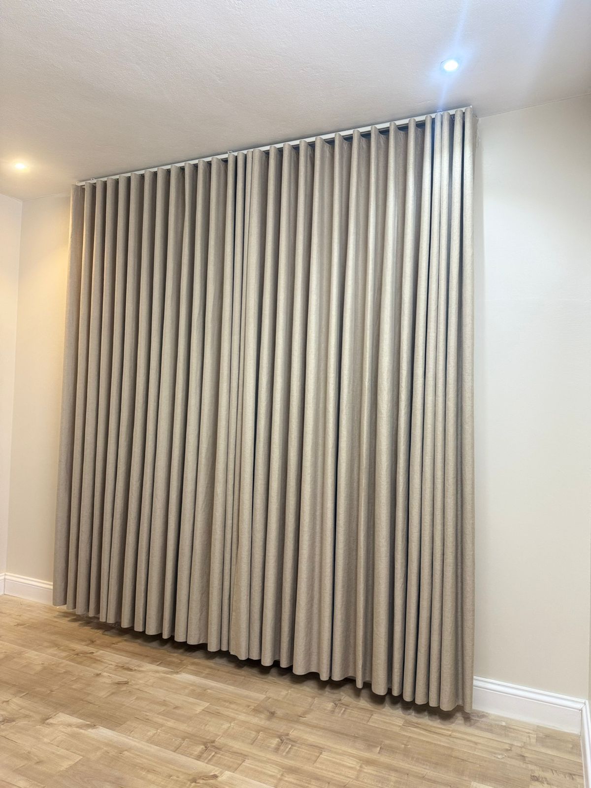 عامل تركيب ستائر تركيب موكيت تفصيل ستائر وافي