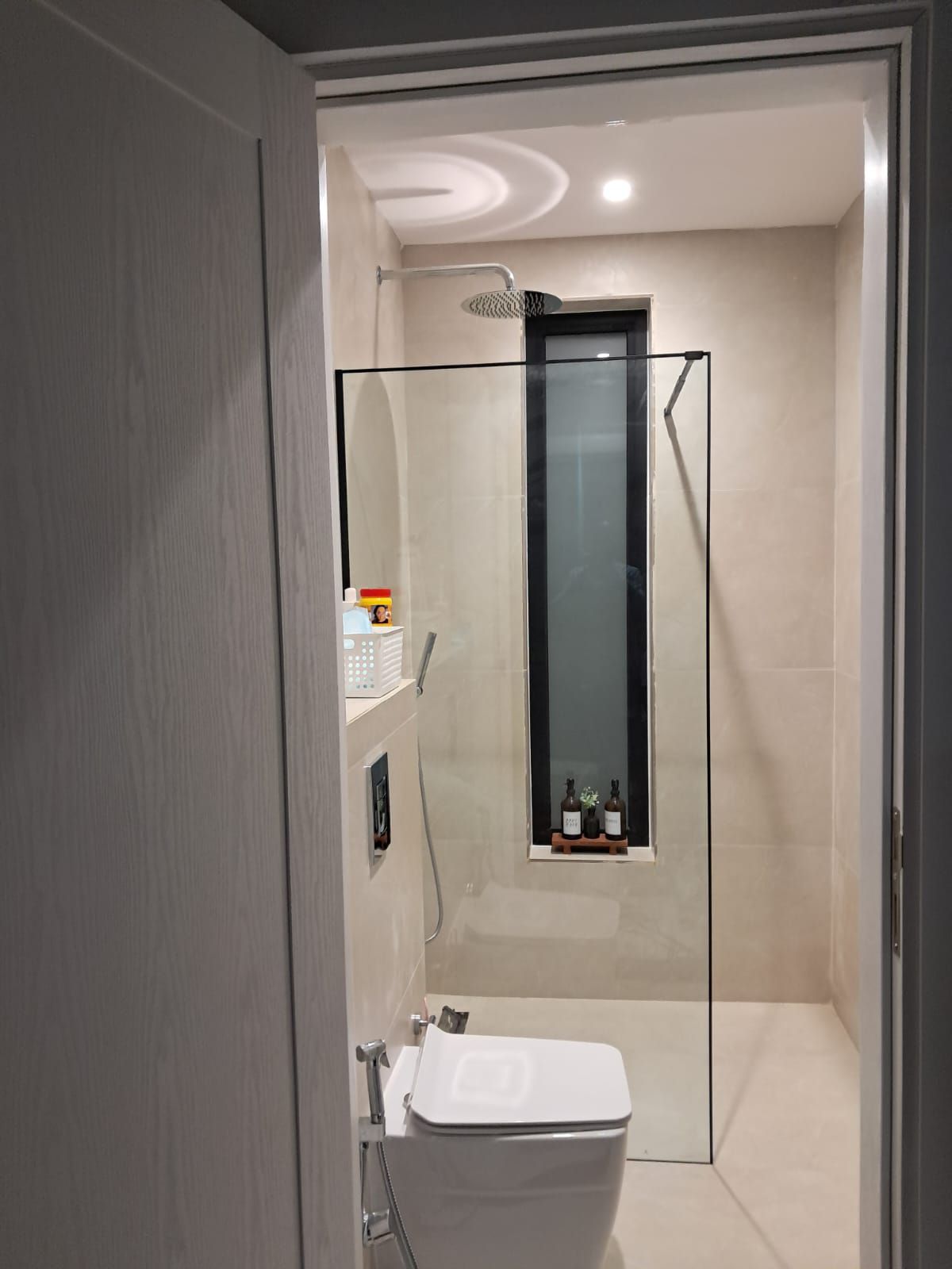 تفصيل زجاج سكوريت تفصيل زجاج الدرج درابزين زجاج