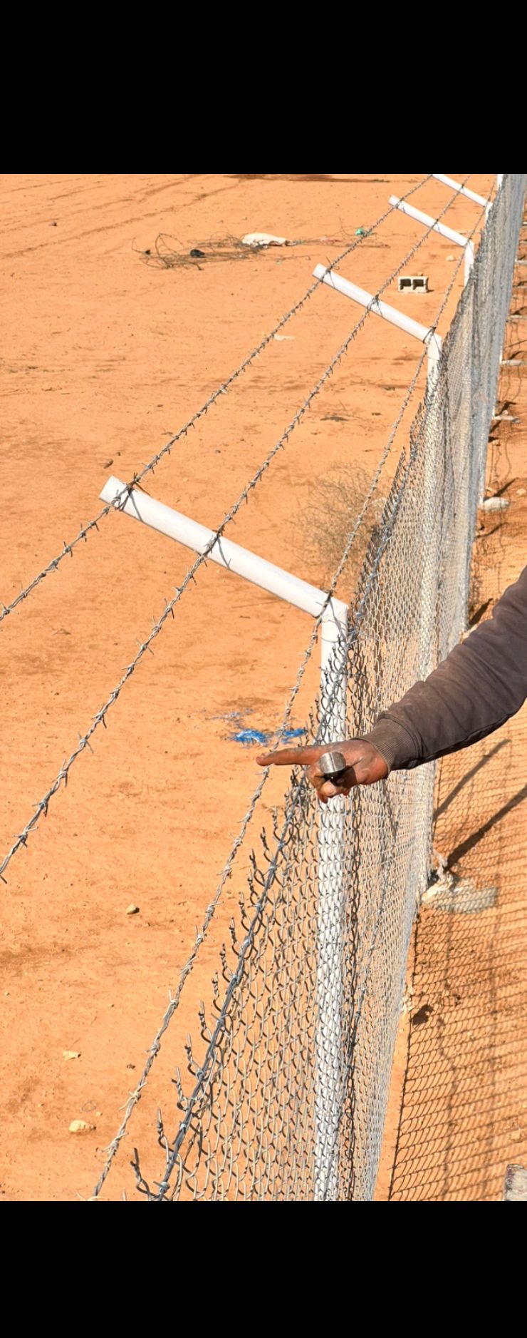 نقوم بتوريد وتركيب كافه اعمال الشبوك الزراعيه حديد