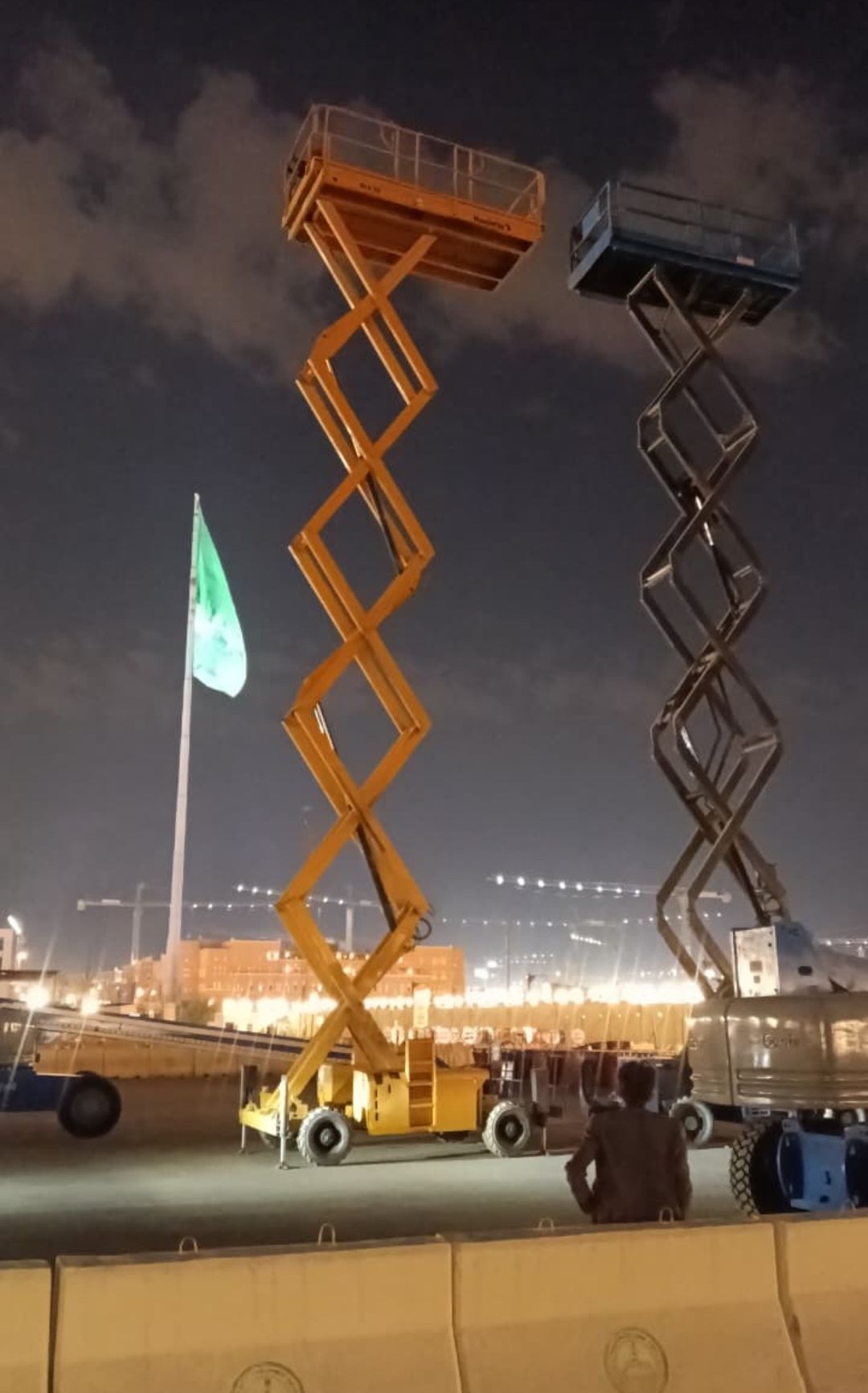 سيزر لفتات ديزل وكهرباء للإيجار اليومي والاسبوعي و