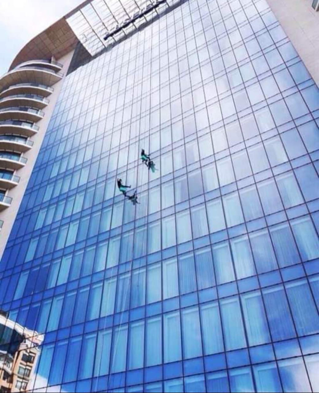 تنظيف واجهات زجاجية وكلادنج