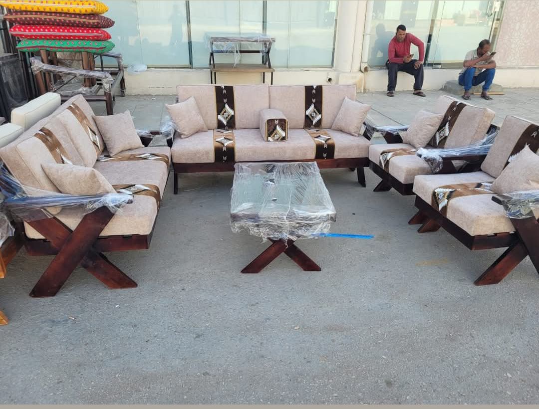 کرسی خشبی وحدید مع الجلسات وغطاء