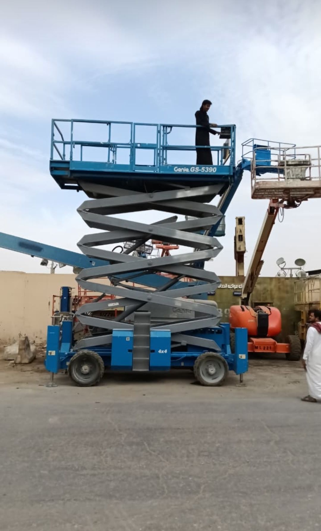 سيزر لفتات ديزل وكهرباء للإيجار اليومي والاسبوعي و