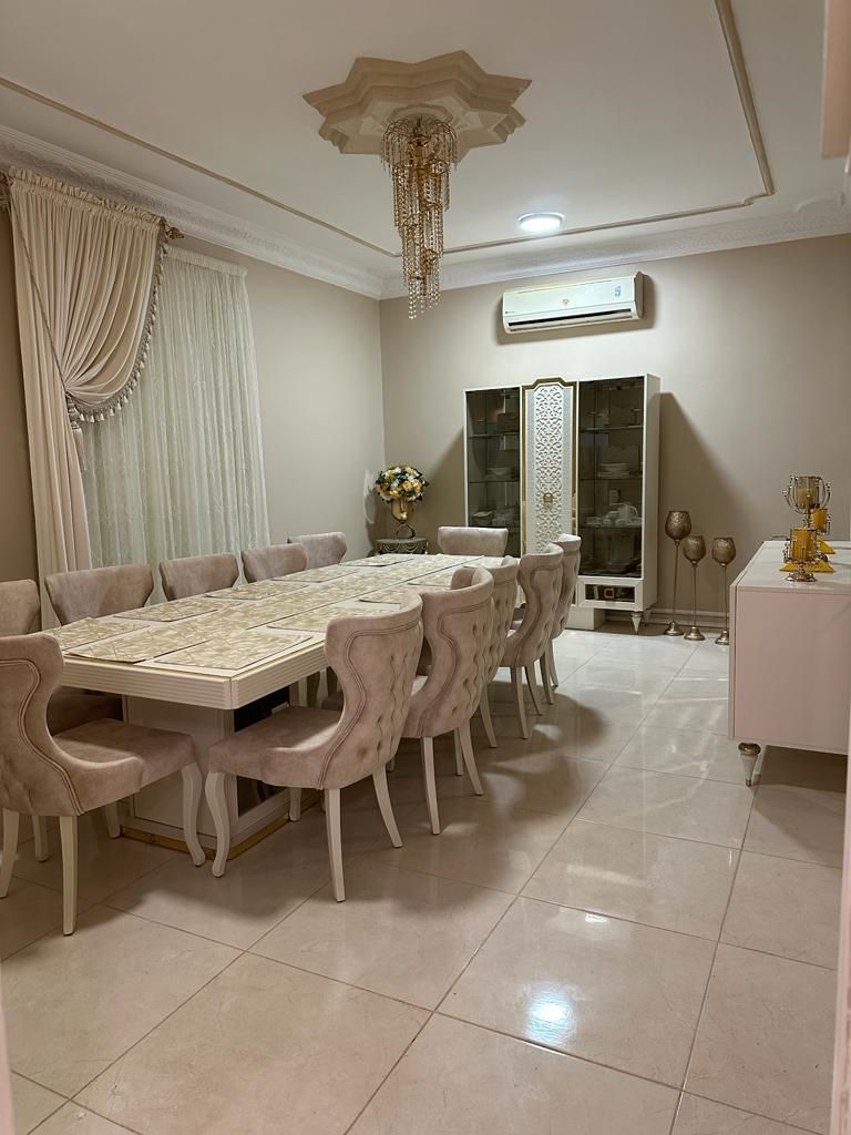 طاوله ودولاب