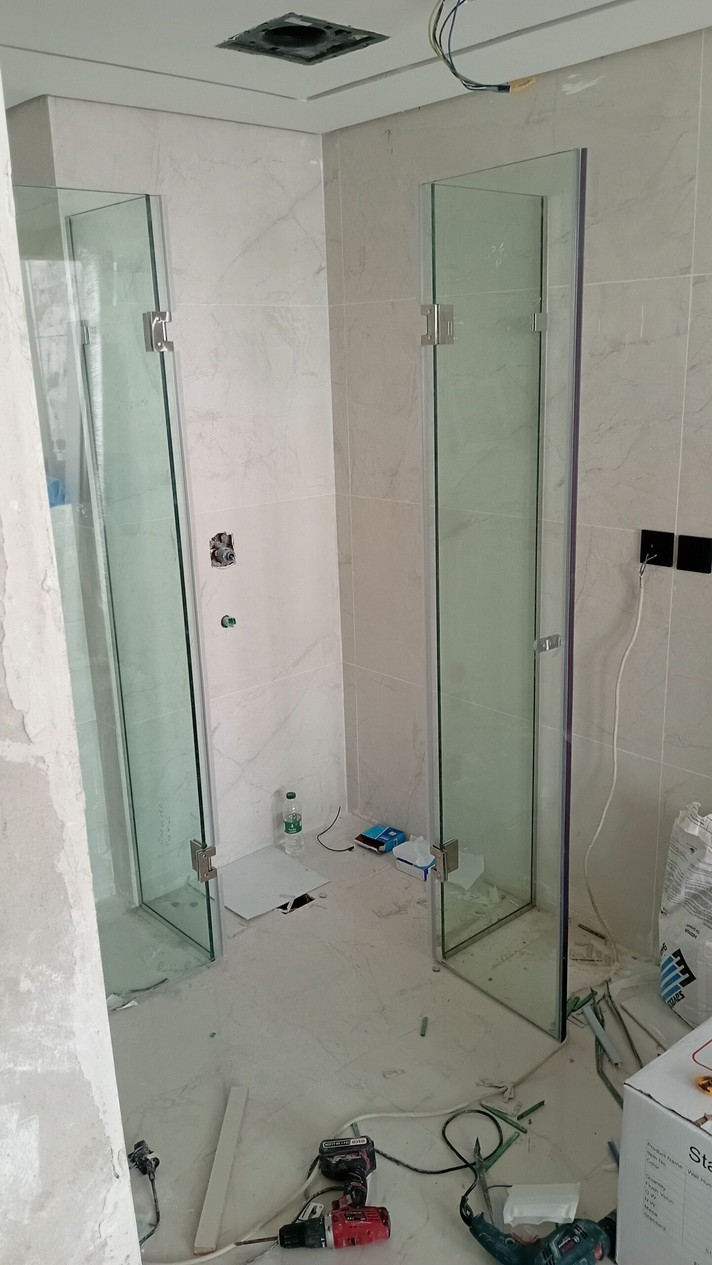 تفصيل زجاج سكوريت تفصيل زجاج الدرج درابزين زجاج