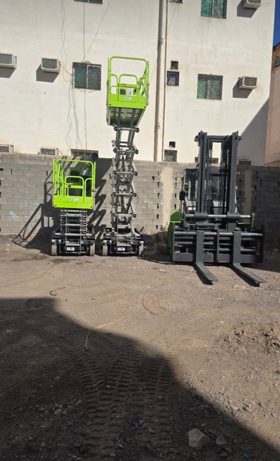 سيزر لفتات ديزل وكهرباء للإيجار اليومي والاسبوعي و