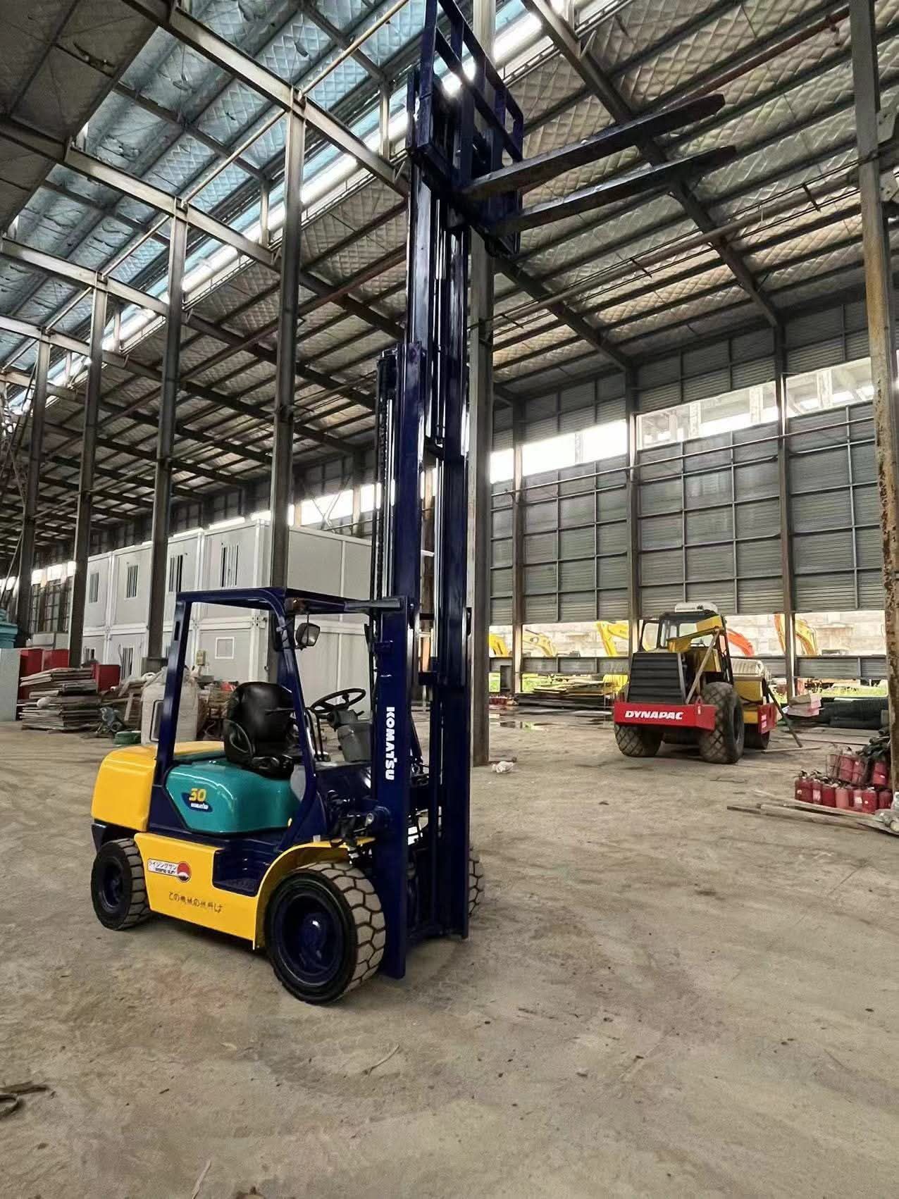 سيزرلفت مانلفت للإيجار رافعة مقصية كهرباء ايجار شه