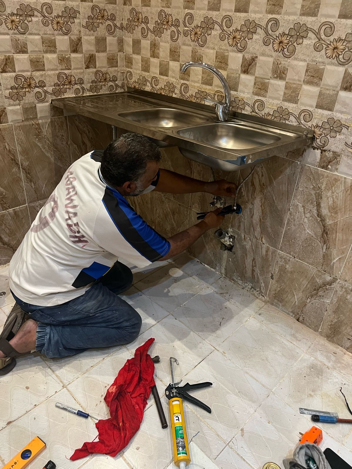 معلم سباك فى جده