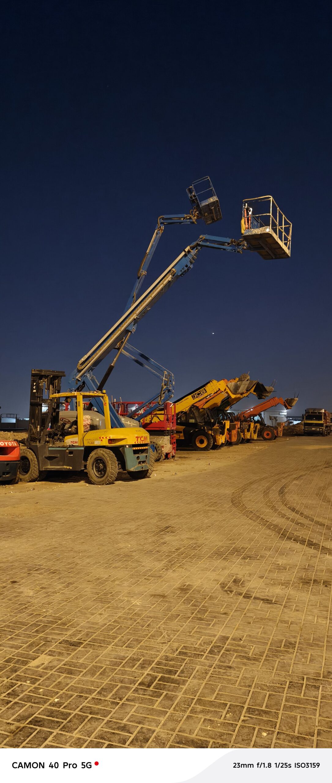 رافعة شوكية تليهندر تلسكوبية ايجار يومي شهري مهرجا