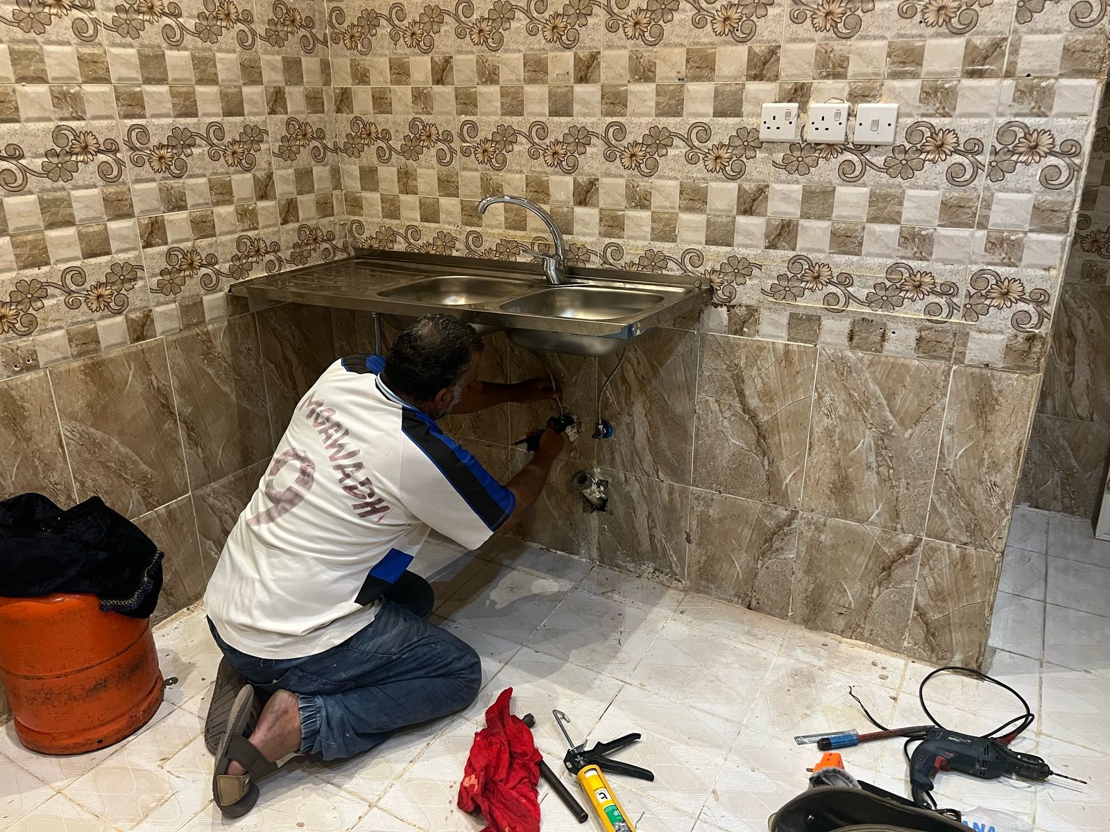 معلم سباك فى جده