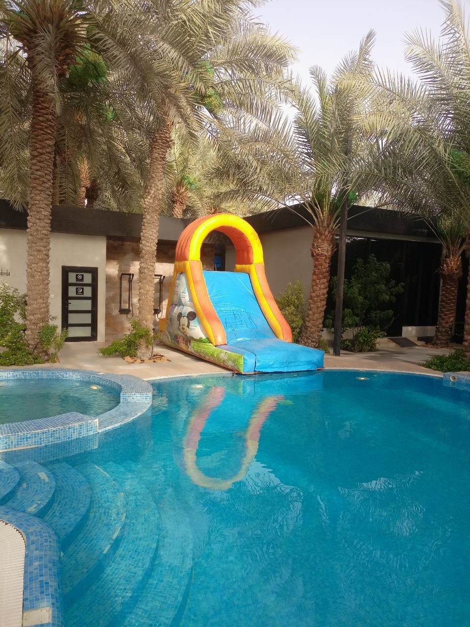 زحاليق مائيه العاب هوائيه نطيطات