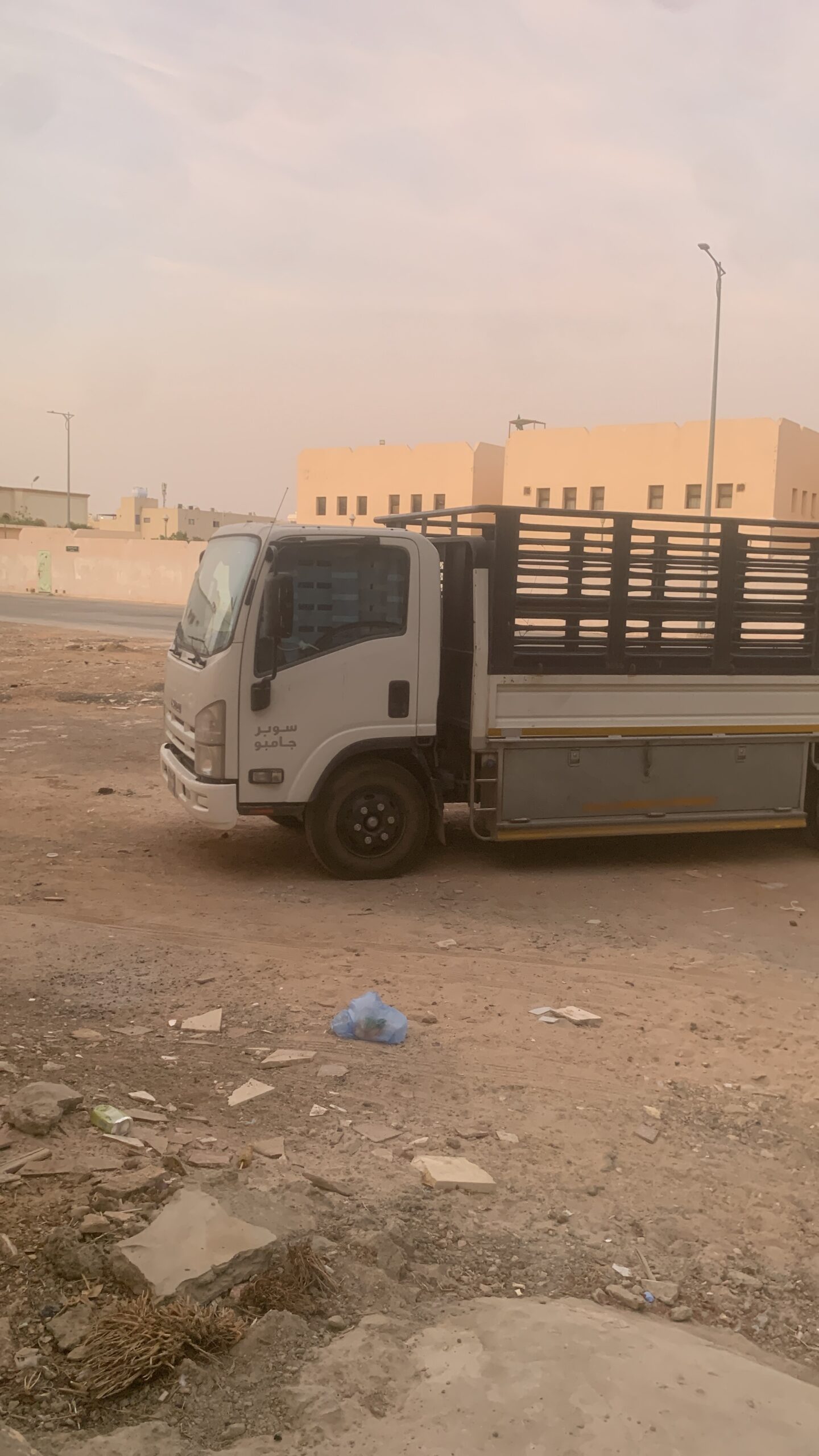 الرياض مشاوير في الرياض وخارج الرياض يوجد عمال تحم