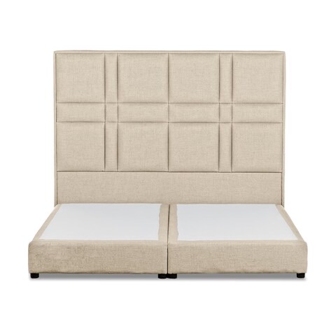 نقدّم لك سريرًا فخمًا بتصميم عصري ومريح للغاية. يت