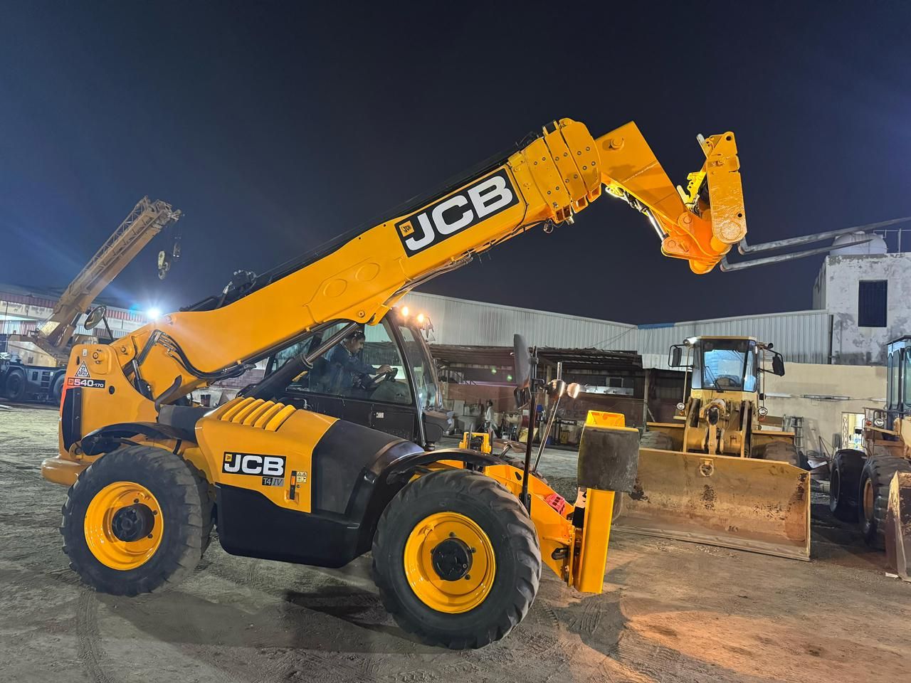 سيزر لفت للايجار رافعات شوكية للايجار