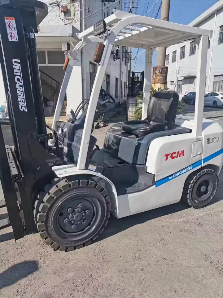 سيزرلفت مانلفت للإيجار رافعة مقصية كهرباء ايجار شه