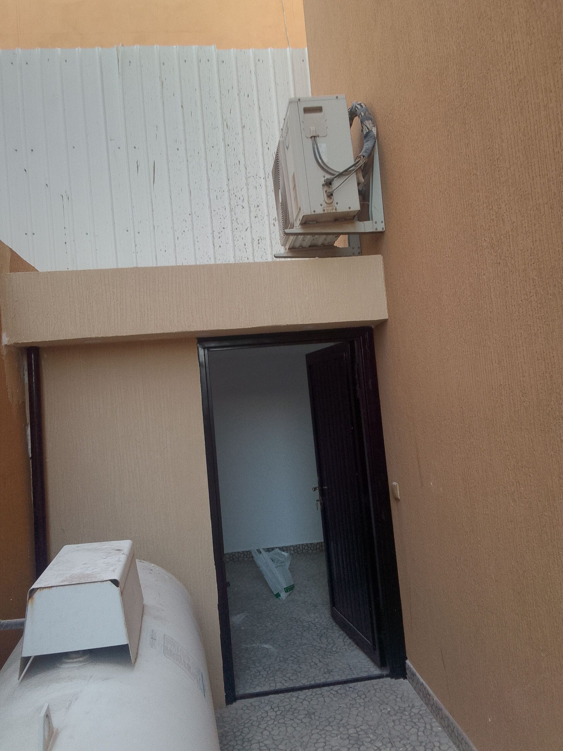 تركيب ساندوتش بانل بناء ملاحق