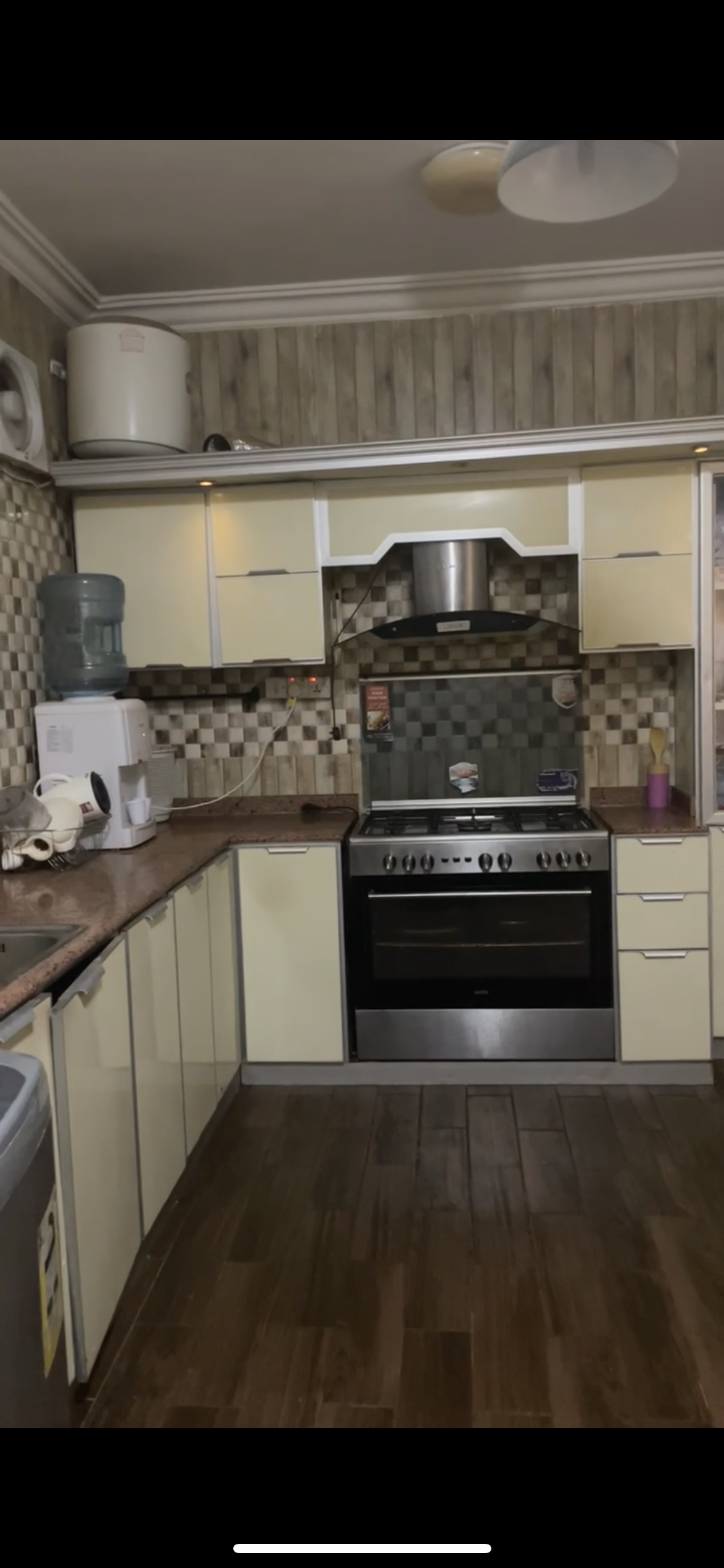 5مكيفات ودولاب مطبخ مستعمل نظيف