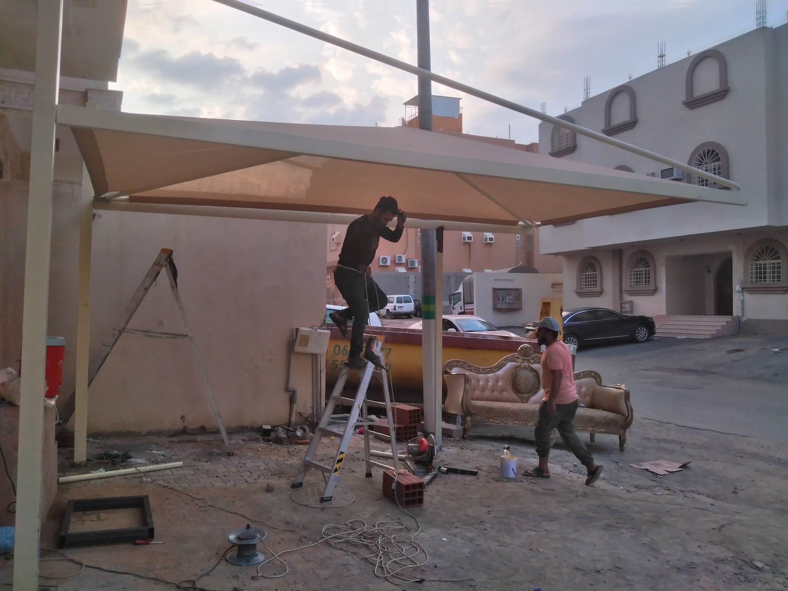 مضلات سيارت وبيوت شعر ملكي