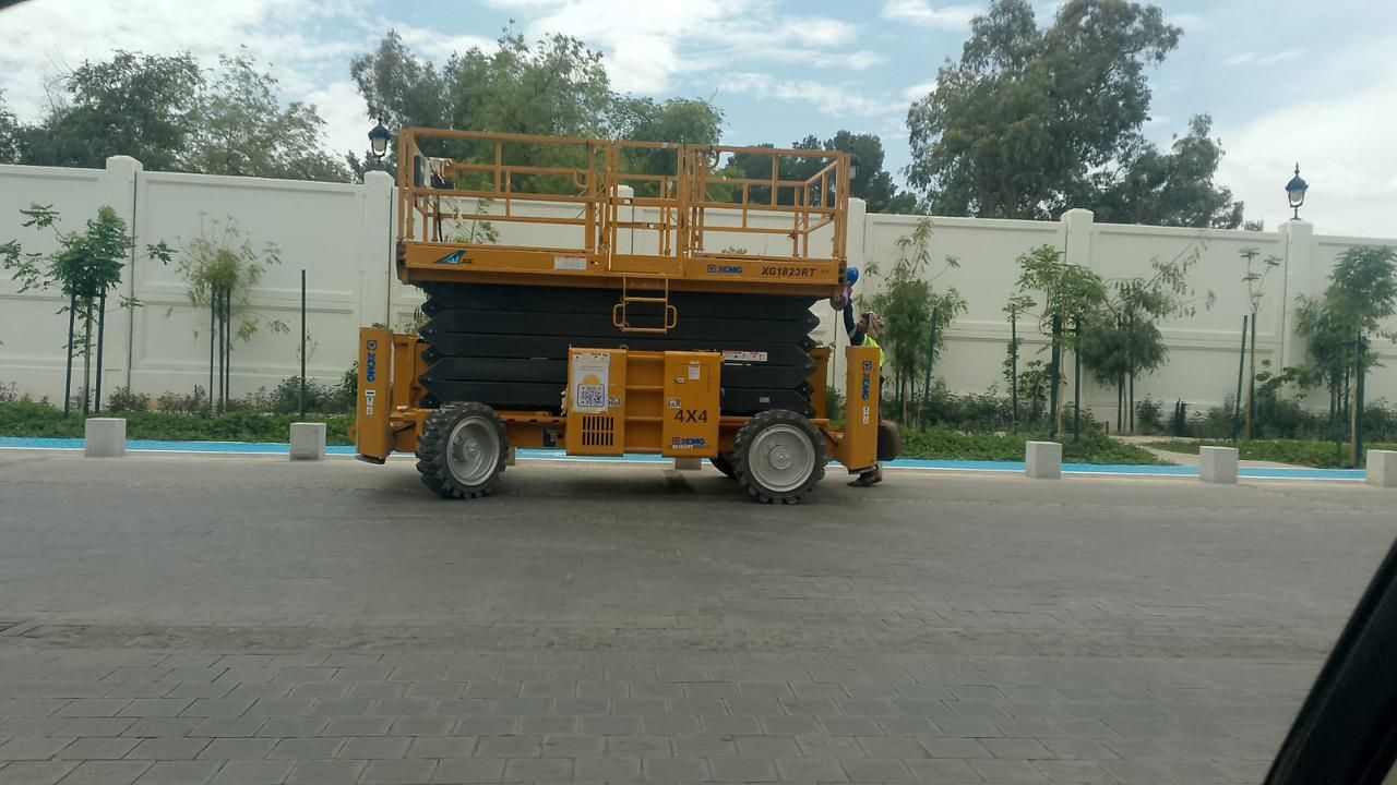 سيزر لفت للايجار رافعات شوكية للايجار