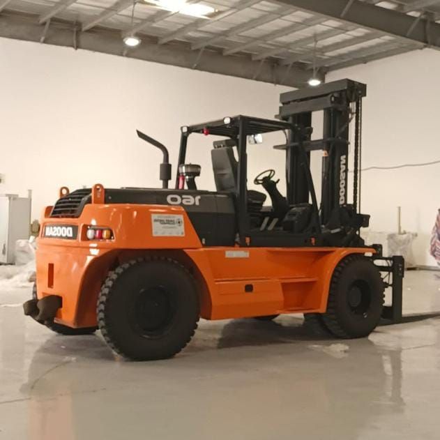 سيزر لفت للايجار رافعات شوكية للايجار