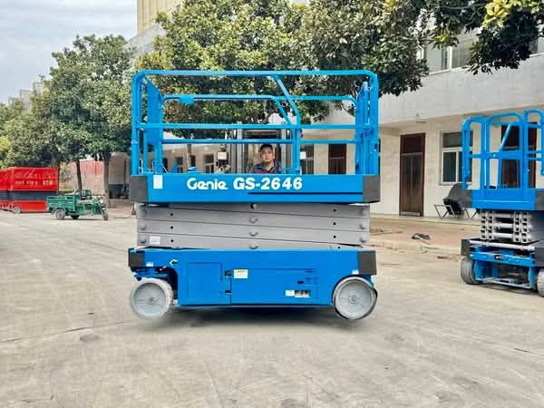 سيزرلفت مانلفت للإيجار رافعة مقصية كهرباء ايجار شه