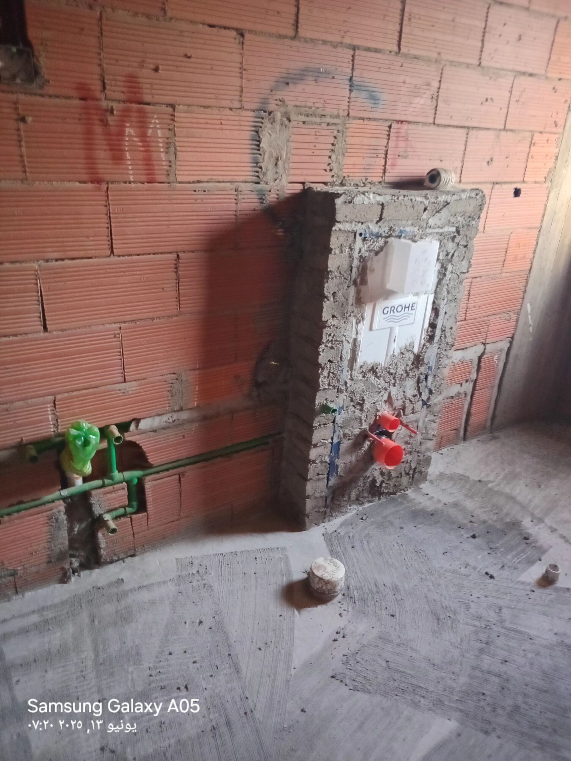 سباك شاطر ومتميز لشغل السباكه الحديث