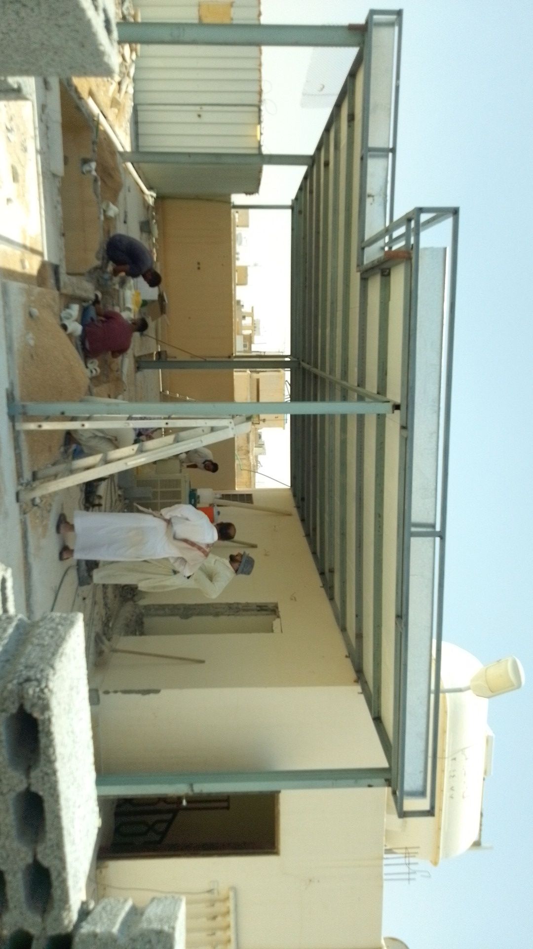 ساندوش بانل وترميم ومظلات وسواتر وبرجولات