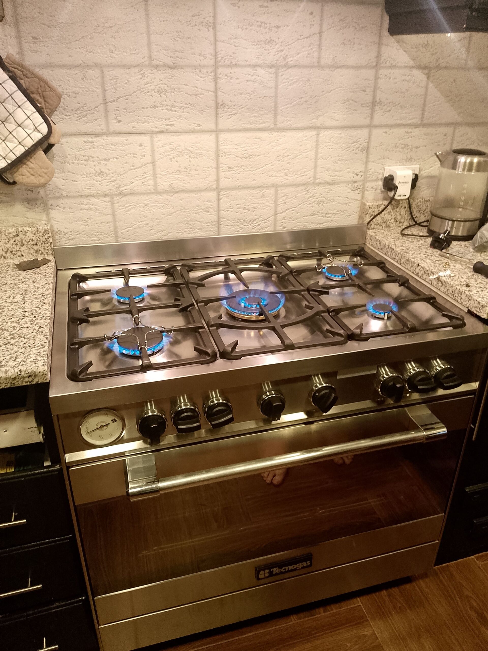 تصليح افران غاز وكهرباء بجده