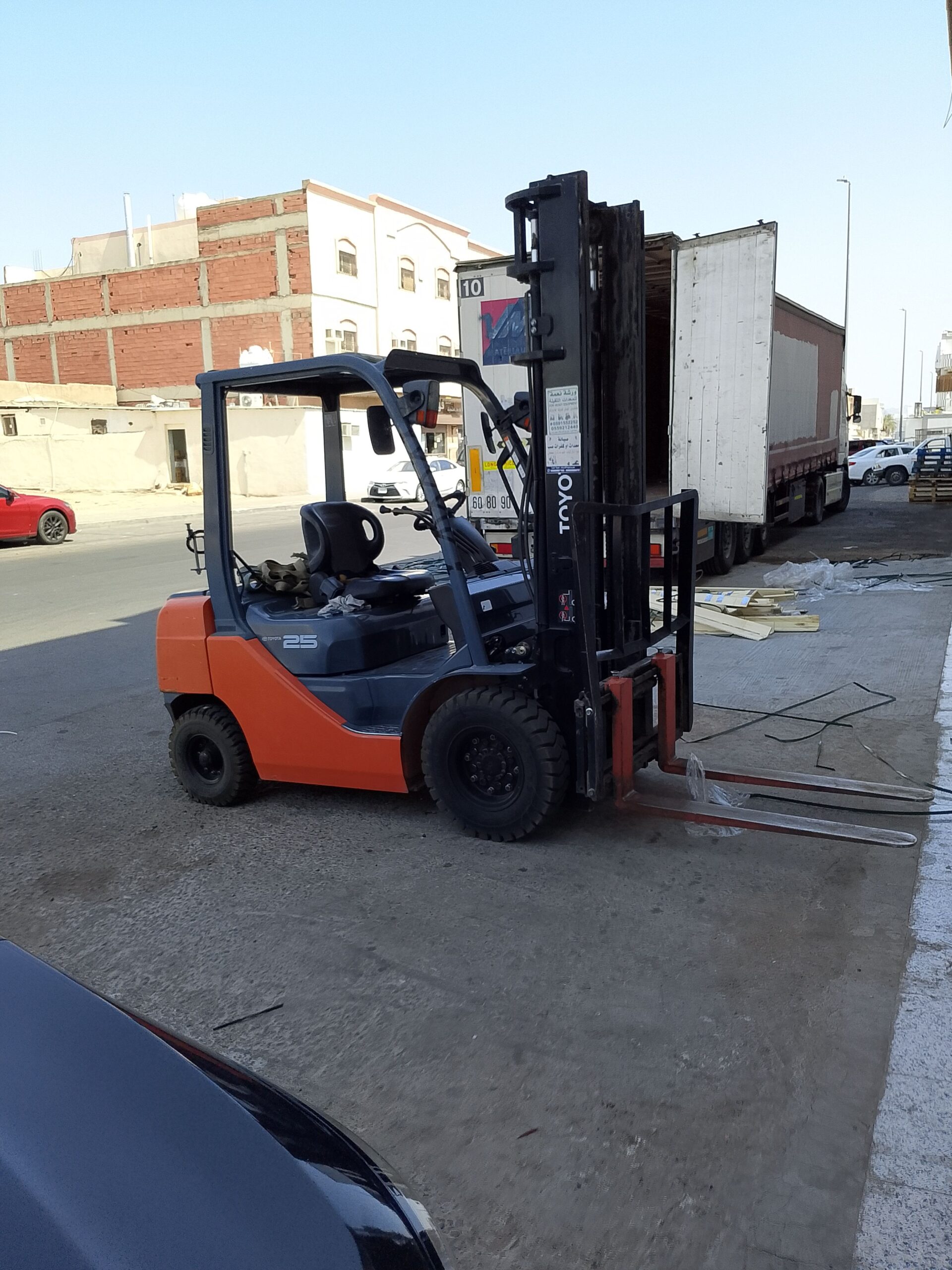 تأجير رافعة شوكيه كرينات للايجار كلارك