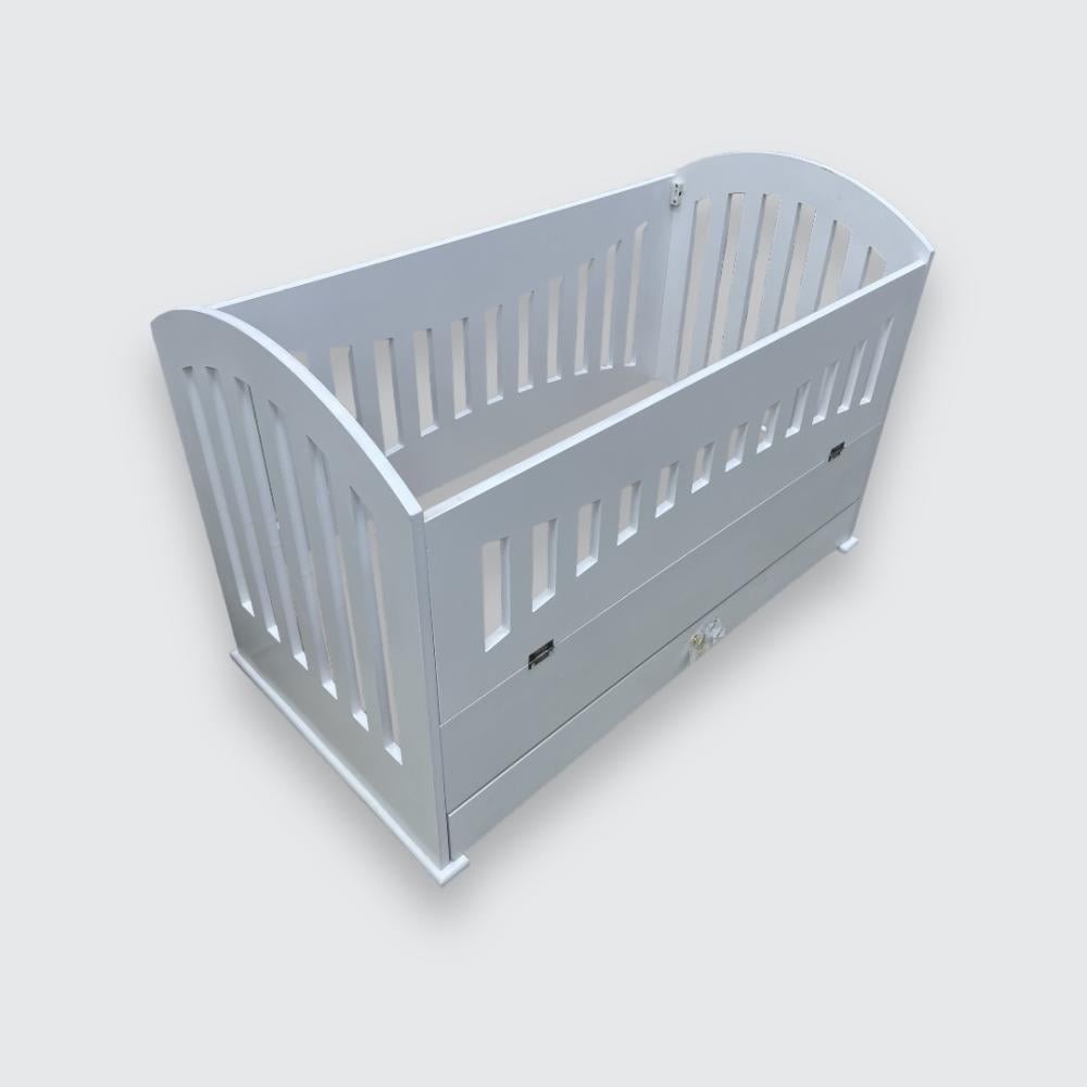 سرير أطفال جديد