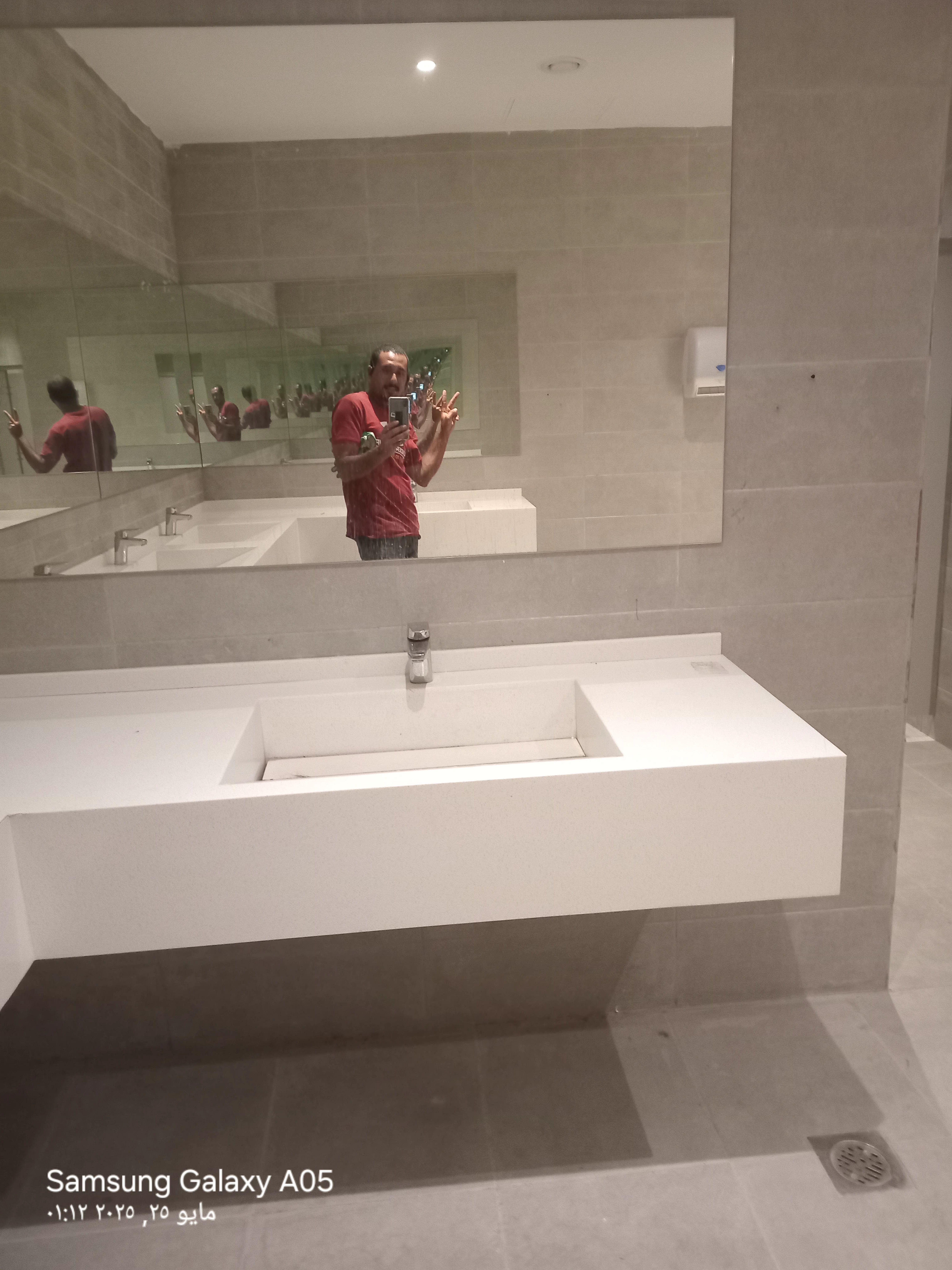 سباك شاطر ومتميز لشغل السباكه الحديث