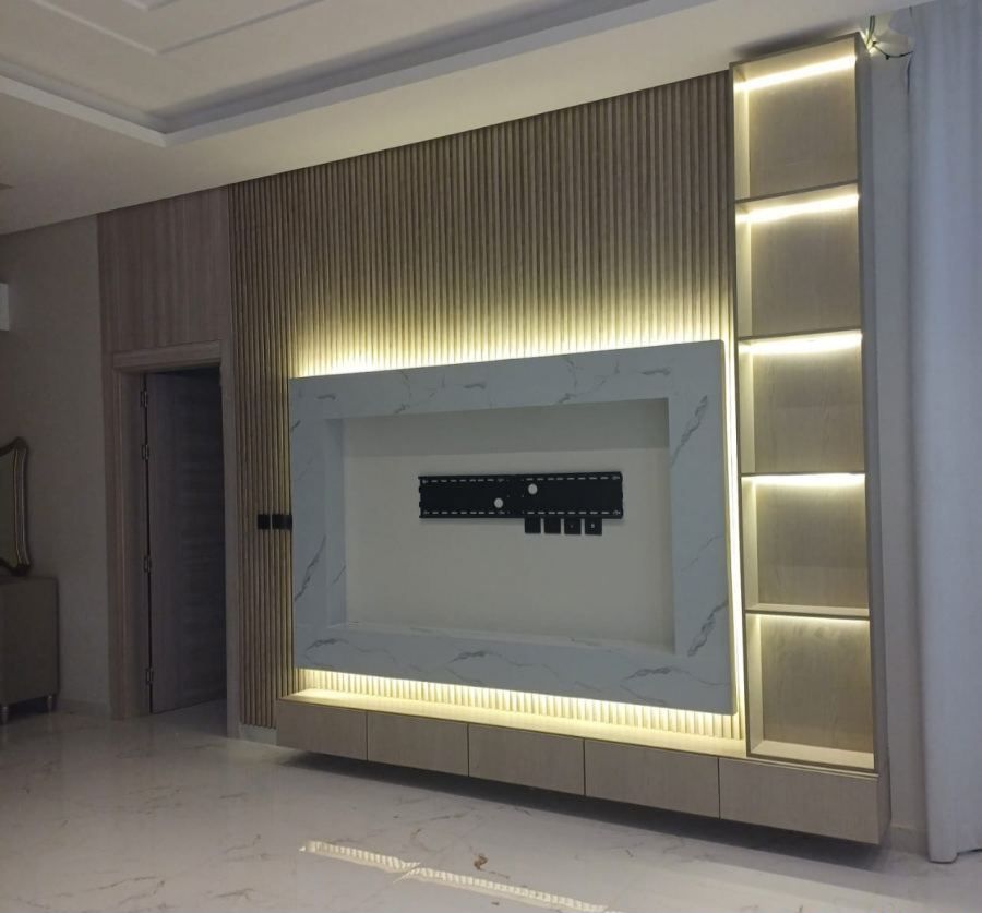 عامل دهنات ديكور