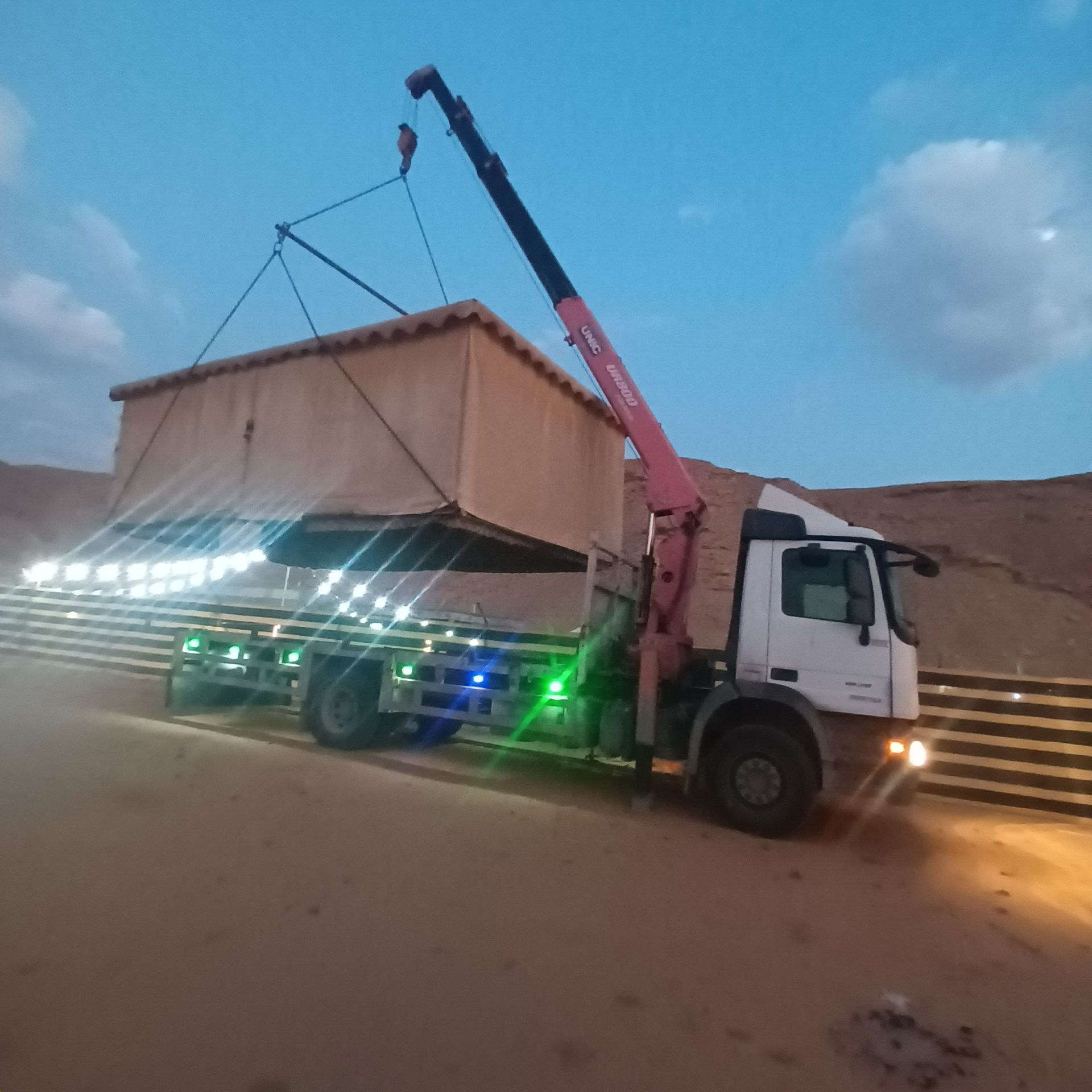 تريله نقل خيام ونش نقل خزانات غاز تحميل غرف جاهزه