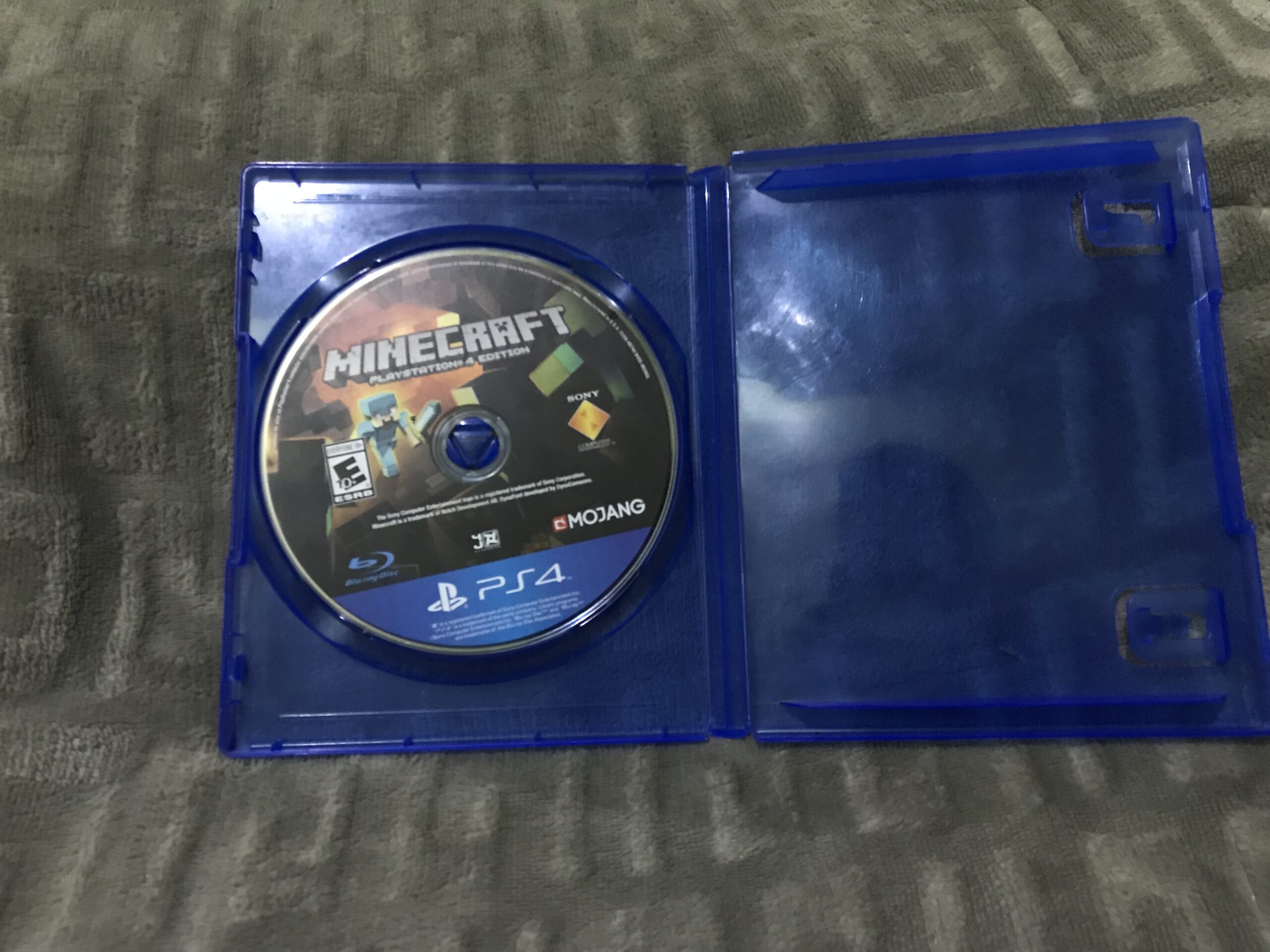 شريط ماين كرفت شغال سوني 4