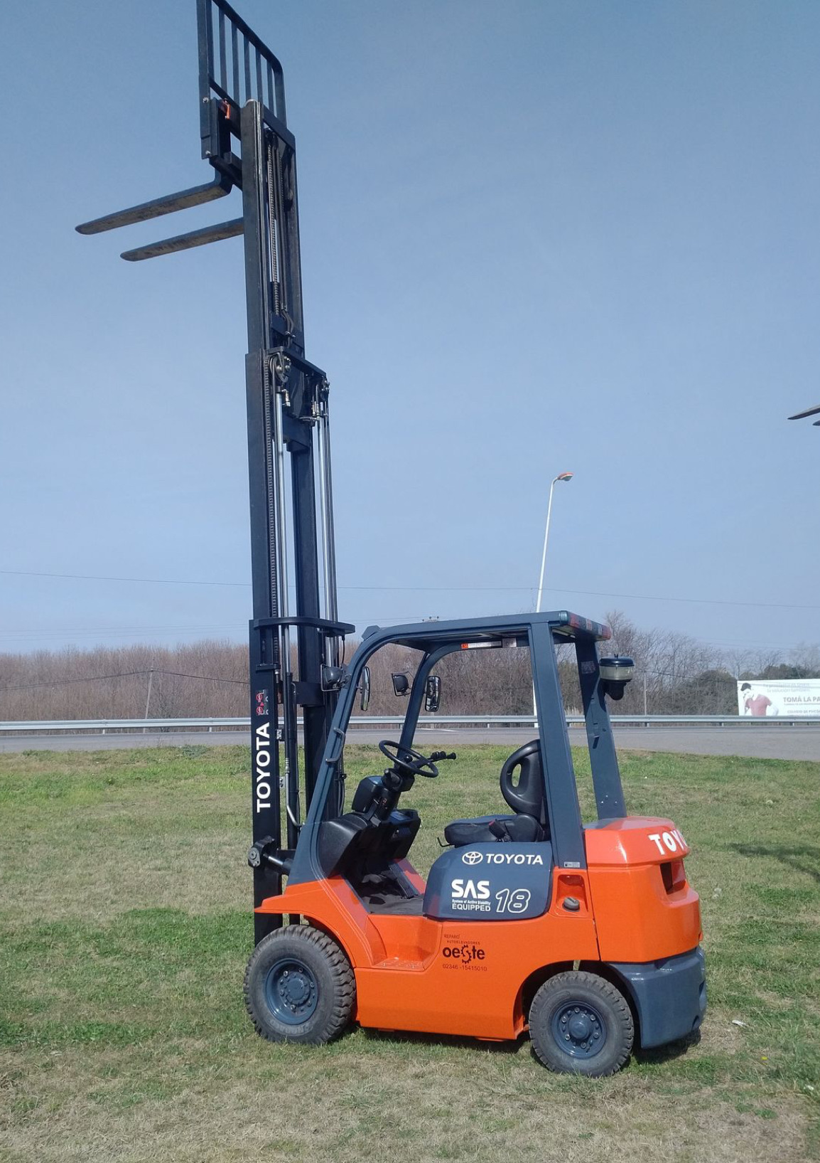 ايجار روافع شوكيه وسقالات كهربائيه