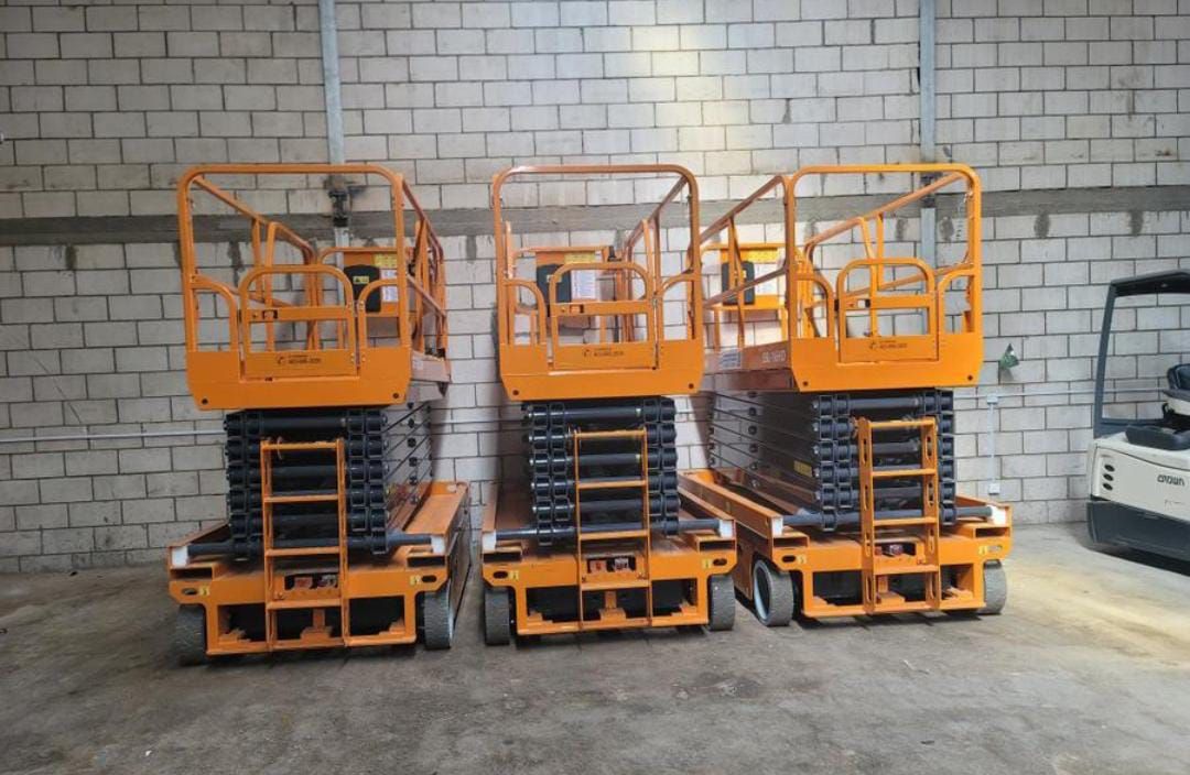 سيزر لفت للايجار اليومي والشهري رافعات شوكية