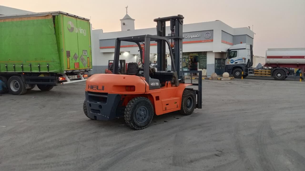 سيزر لفت للايجار اليومي والشهري رافعات شوكية