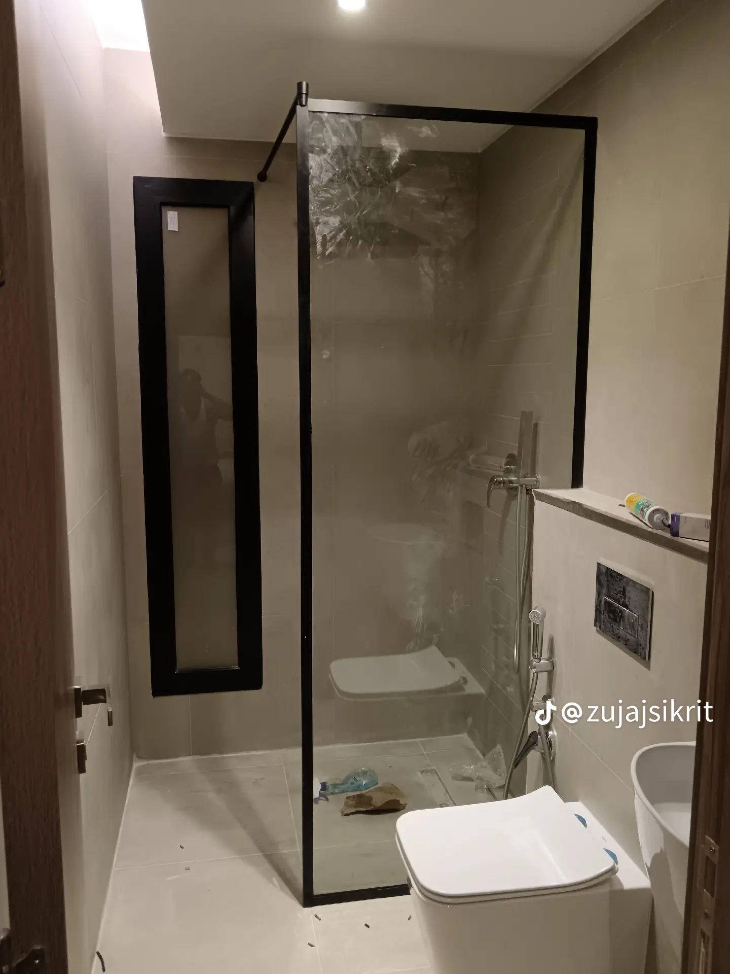 زجاج سكريت جيزان زجاج دربزينات درج ابواب سحاب صيان