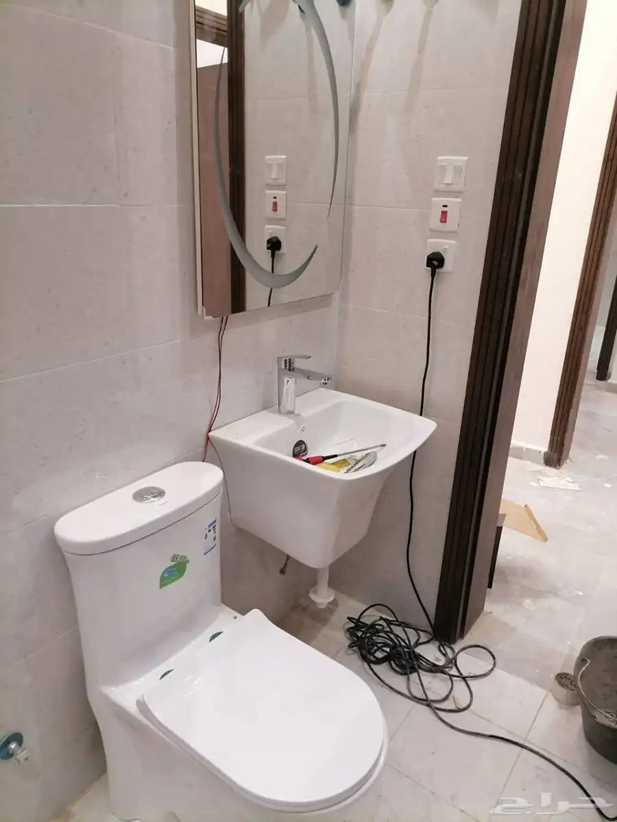 سباك شاطر ومتميز لشغل السباكه الحديث