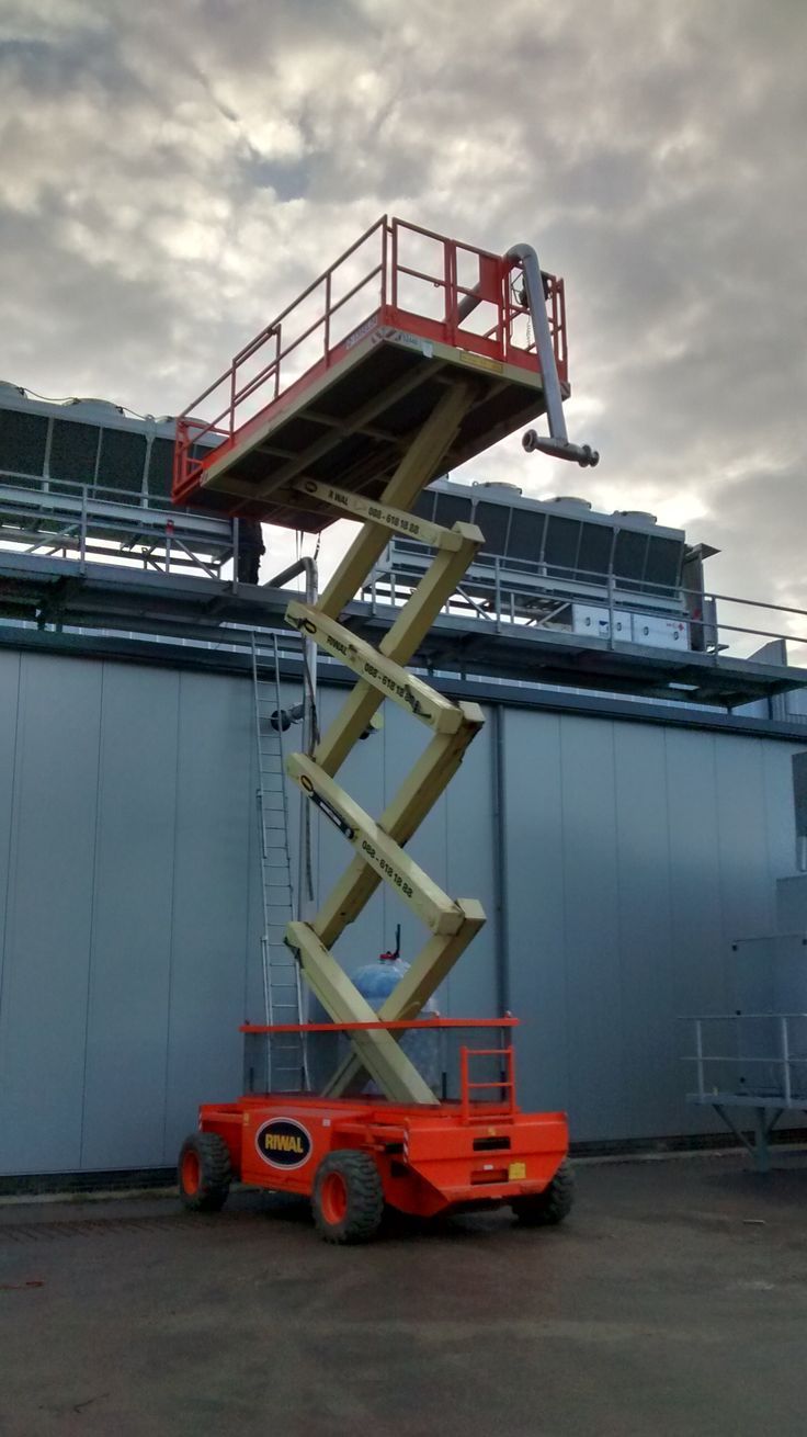 سيزرلفت للايجار مانلفت للايجار رافعة عمال للايجار